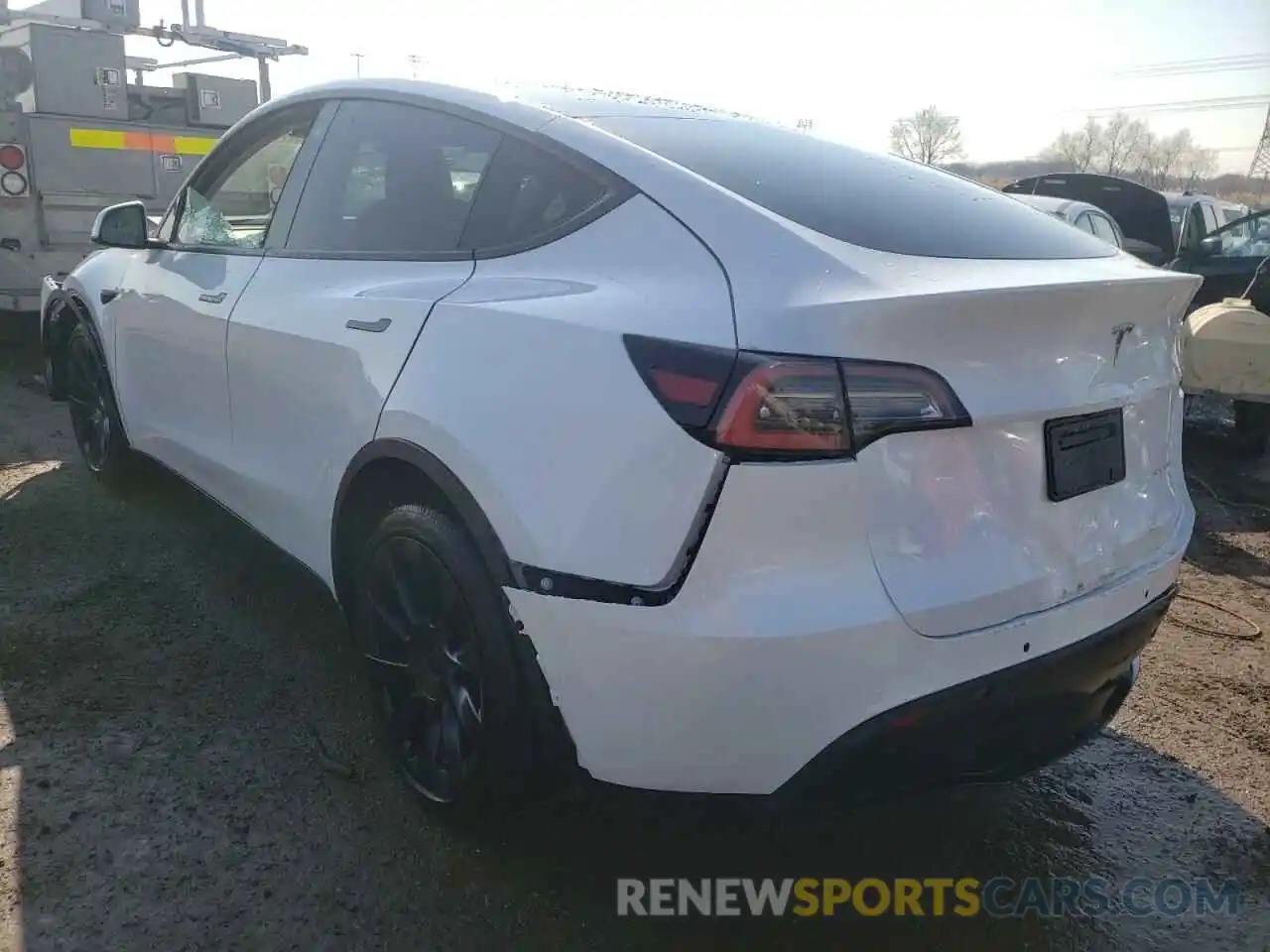 3 Photograph of a damaged car 5YJYGDEE3MF100286 TESLA MODEL Y 2021