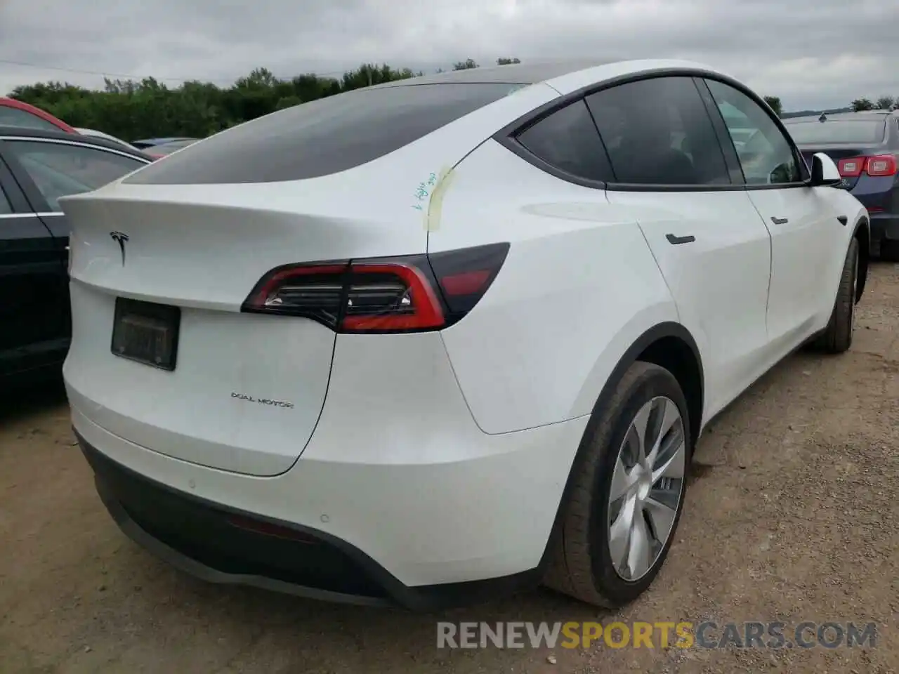 4 Photograph of a damaged car 5YJYGDEE3MF106069 TESLA MODEL Y 2021