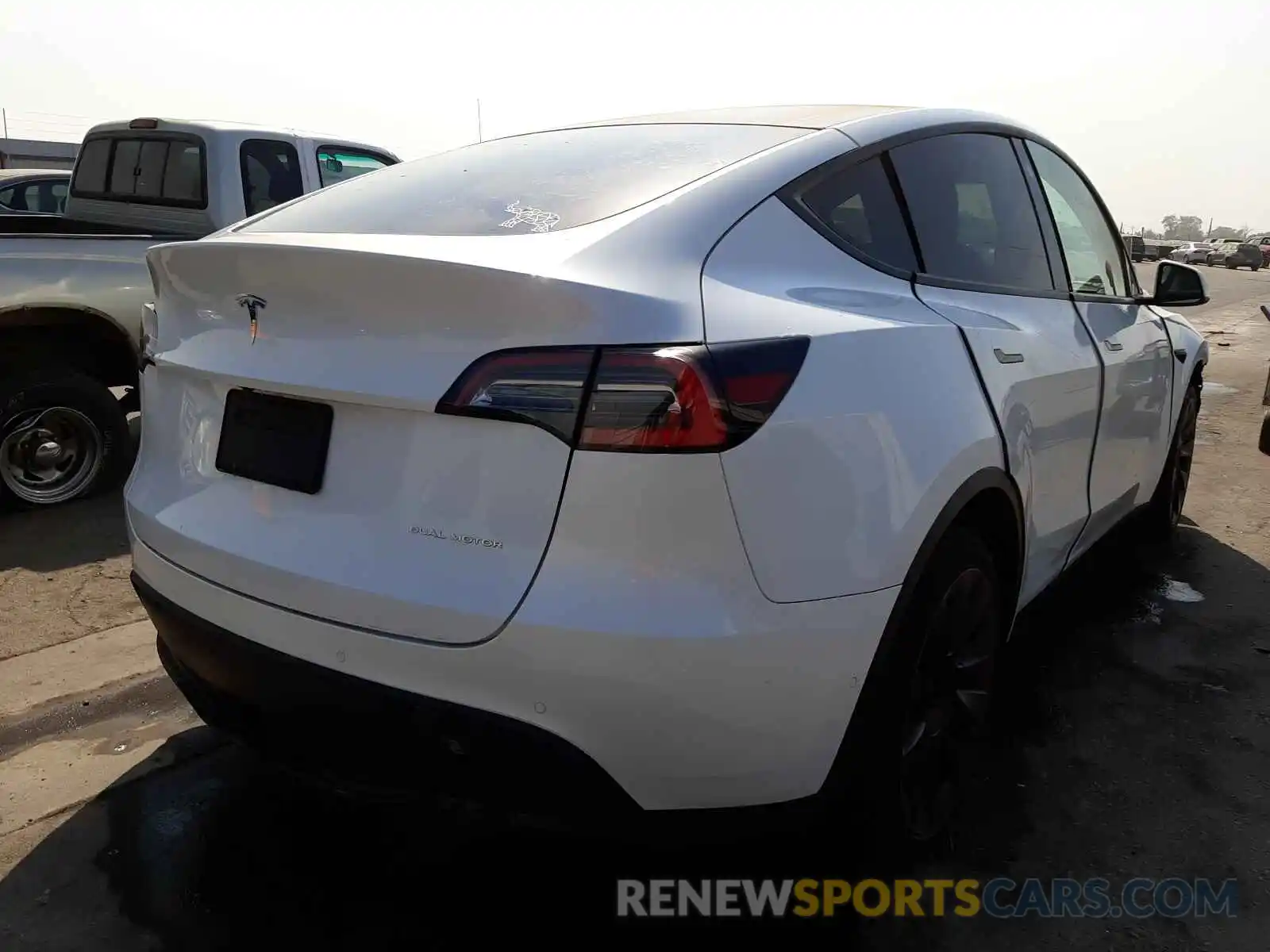 4 Photograph of a damaged car 5YJYGDEE3MF115404 TESLA MODEL Y 2021