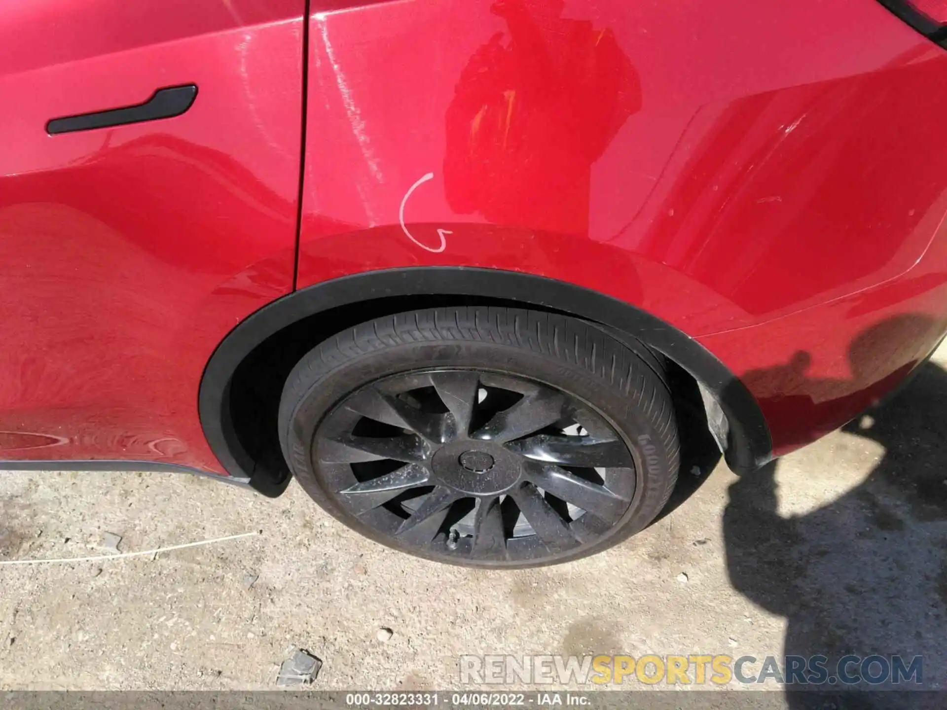 13 Photograph of a damaged car 5YJYGDEE3MF121011 TESLA MODEL Y 2021