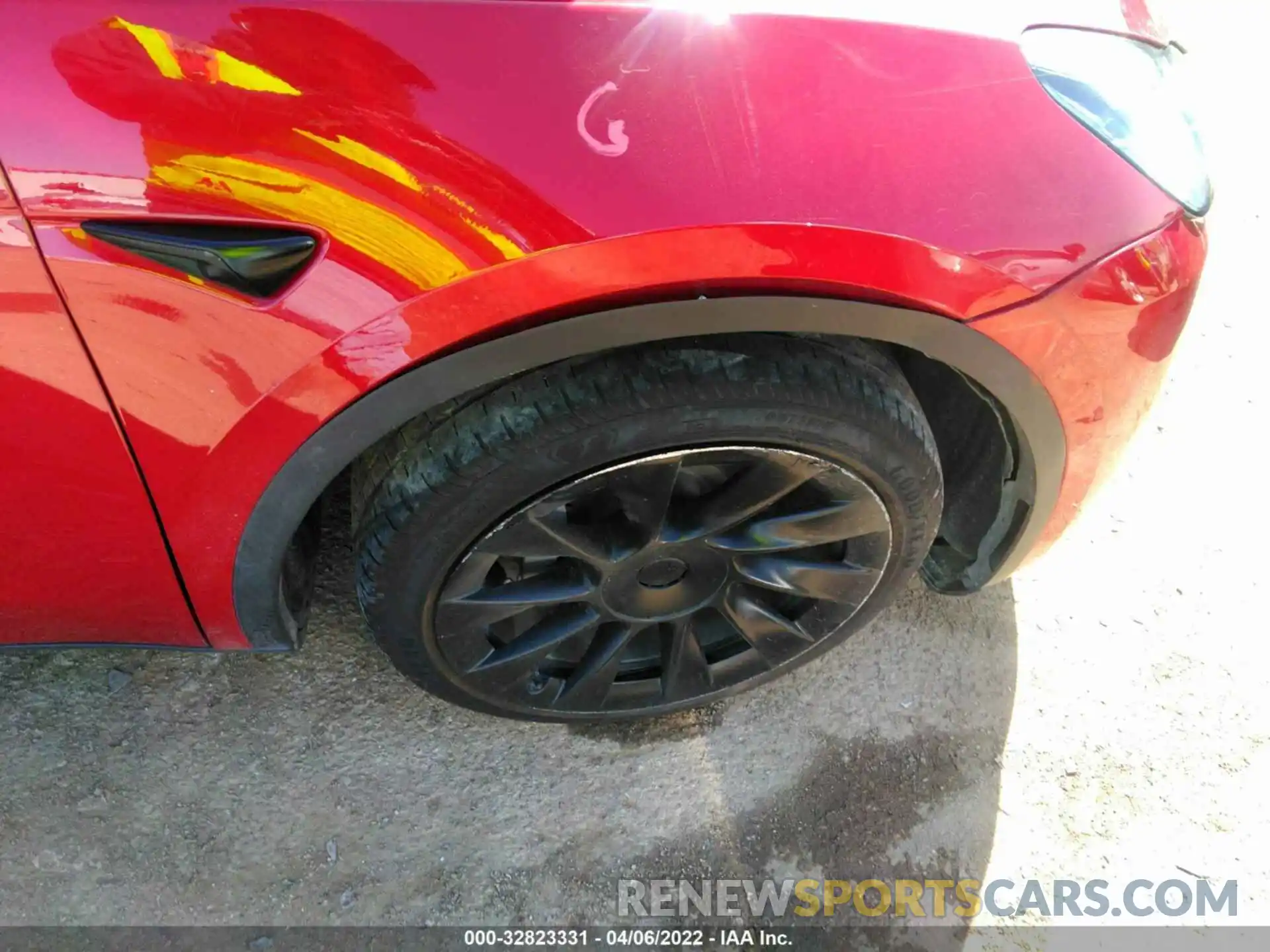 14 Photograph of a damaged car 5YJYGDEE3MF121011 TESLA MODEL Y 2021