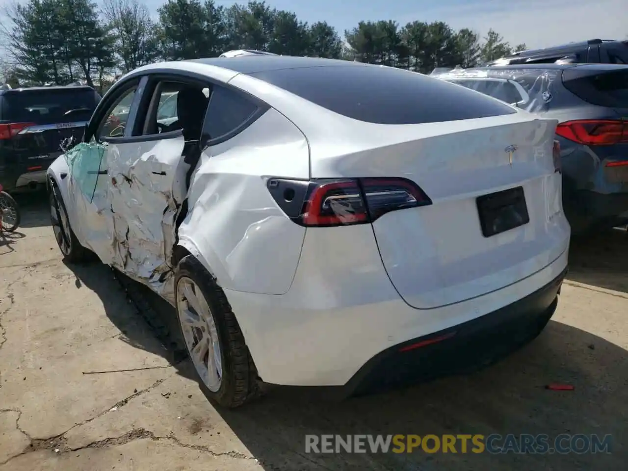 3 Photograph of a damaged car 5YJYGDEE3MF122420 TESLA MODEL Y 2021