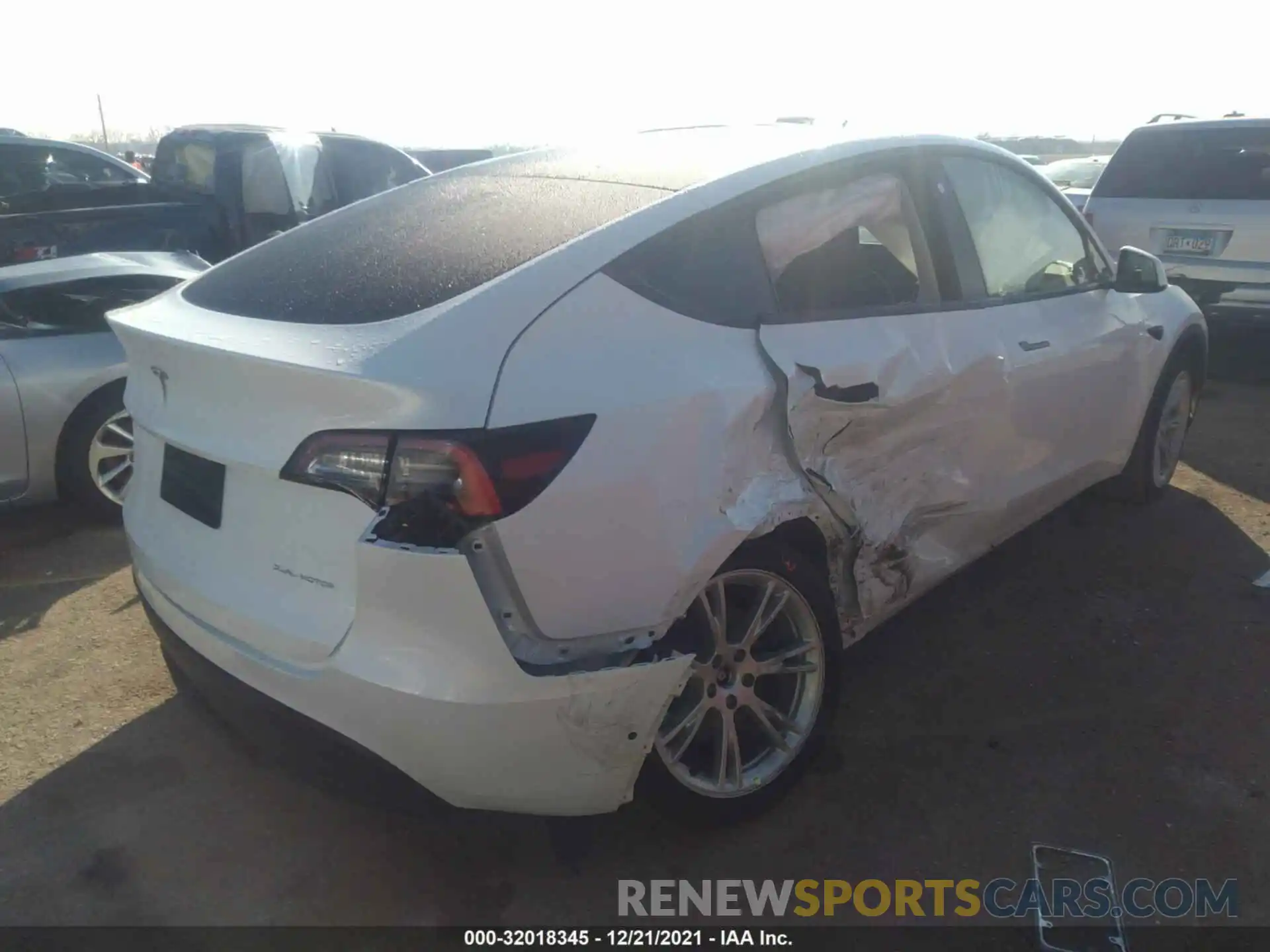 4 Photograph of a damaged car 5YJYGDEE3MF131540 TESLA MODEL Y 2021