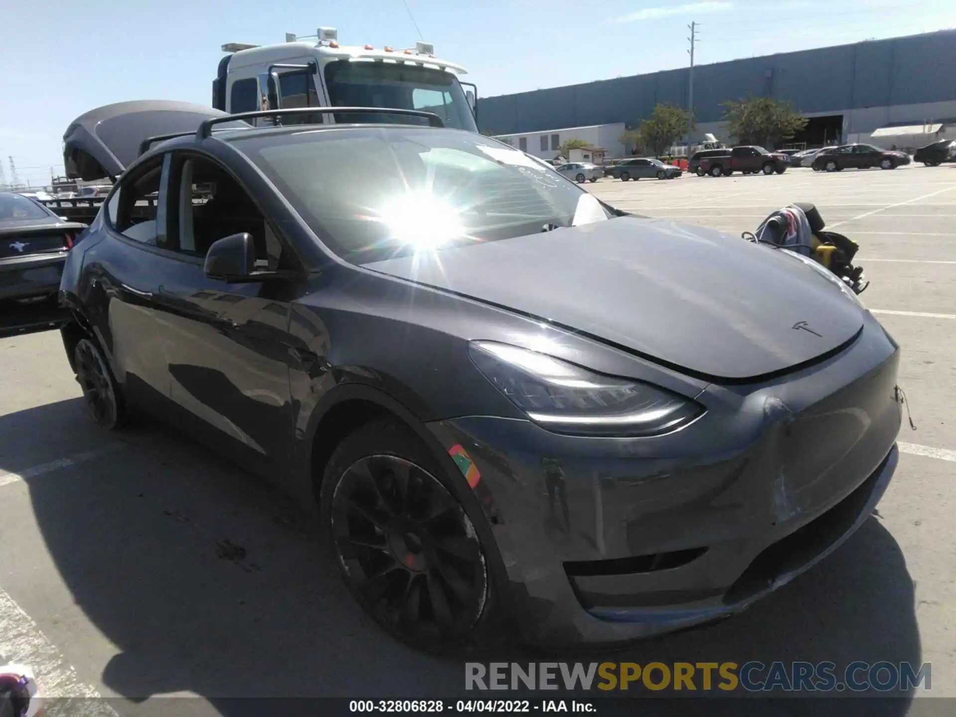 1 Photograph of a damaged car 5YJYGDEE3MF136575 TESLA MODEL Y 2021