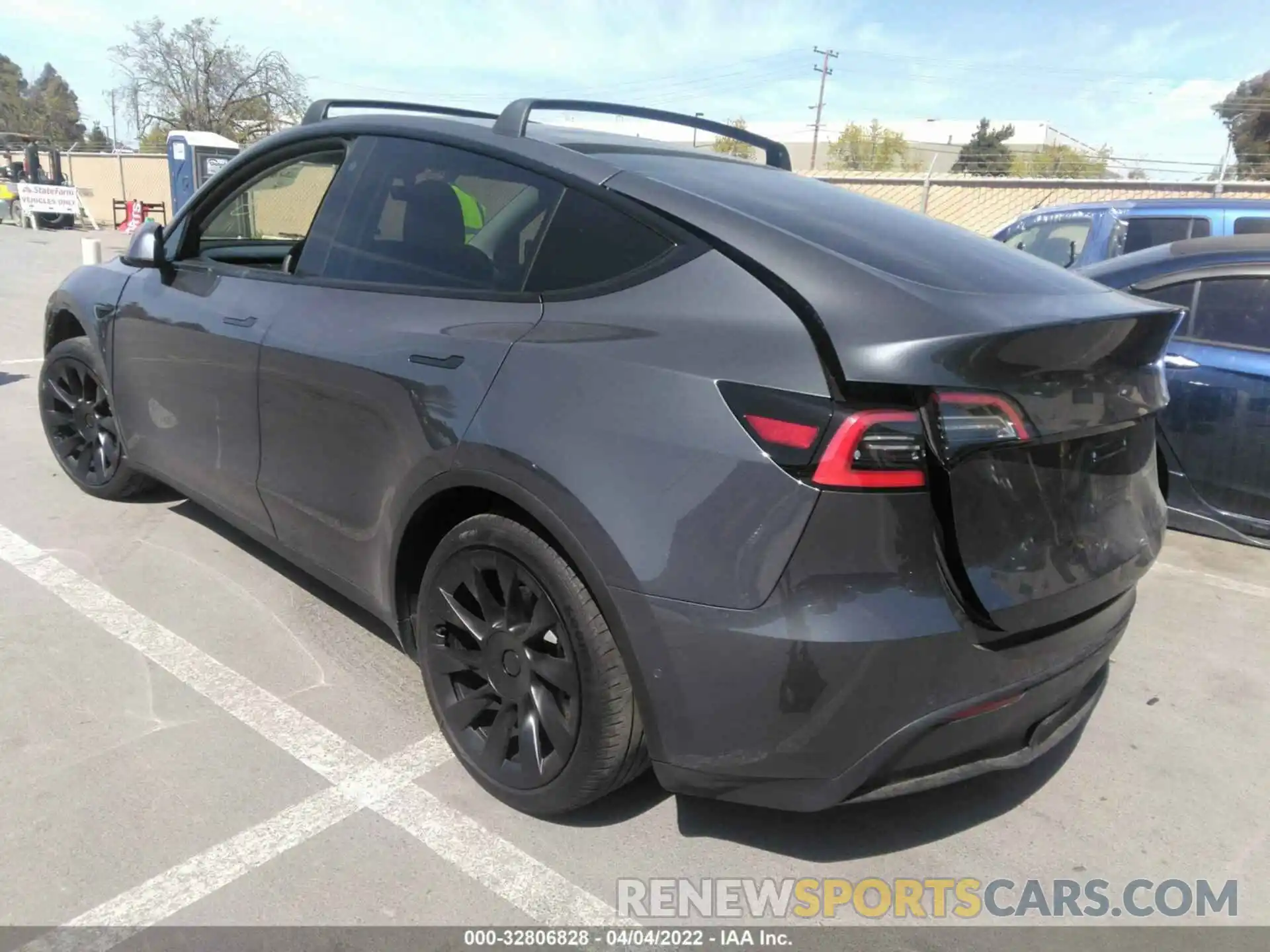 3 Photograph of a damaged car 5YJYGDEE3MF136575 TESLA MODEL Y 2021