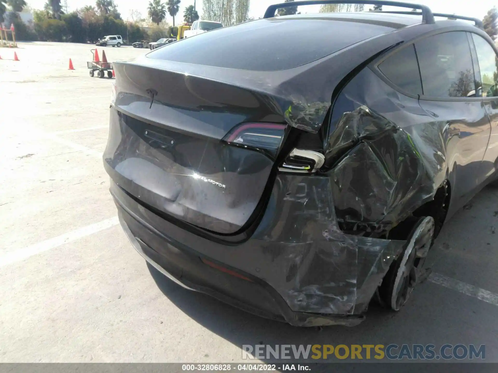 6 Photograph of a damaged car 5YJYGDEE3MF136575 TESLA MODEL Y 2021