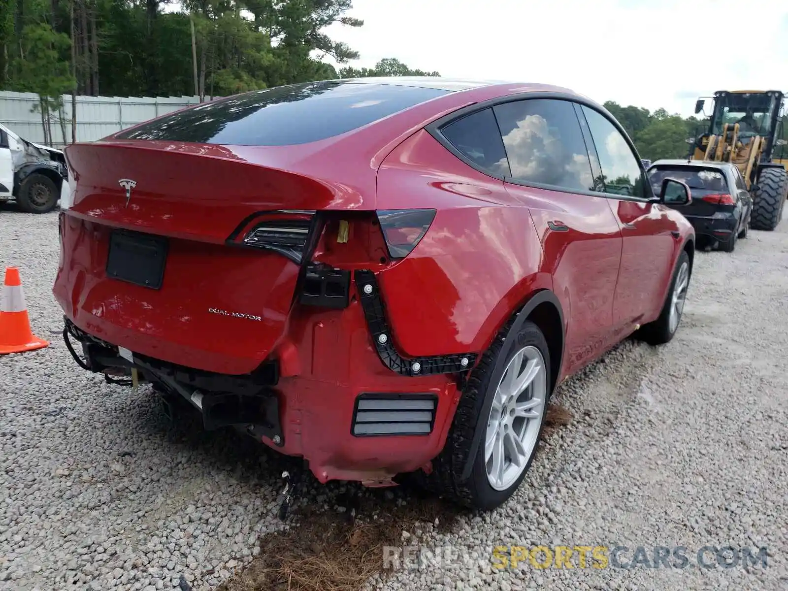 4 Photograph of a damaged car 5YJYGDEE3MF136995 TESLA MODEL Y 2021