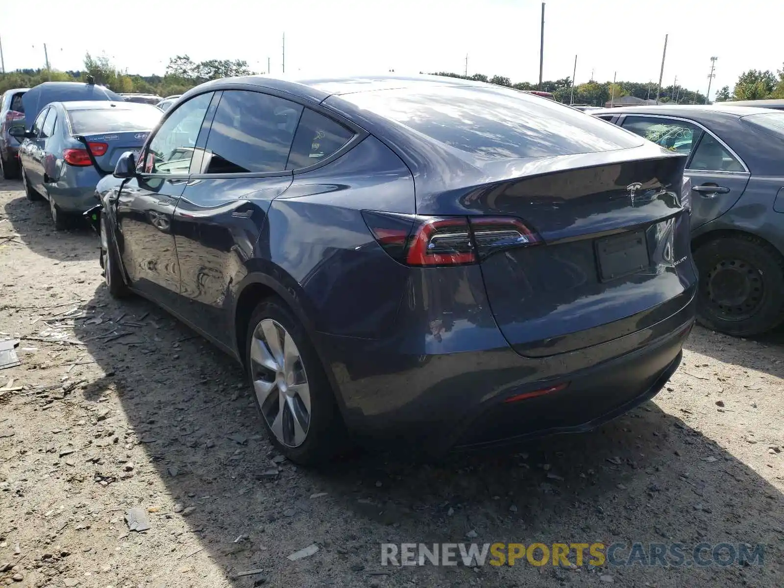 3 Photograph of a damaged car 5YJYGDEE3MF138682 TESLA MODEL Y 2021