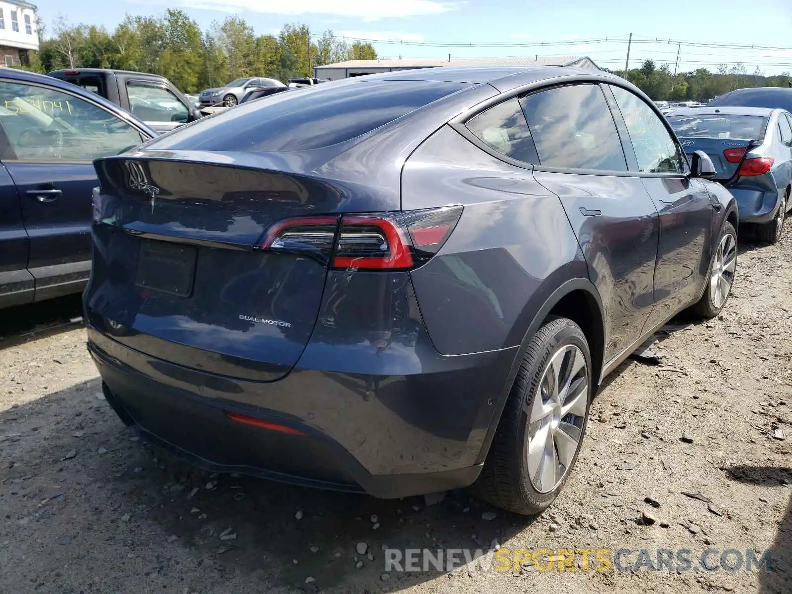 4 Photograph of a damaged car 5YJYGDEE3MF138682 TESLA MODEL Y 2021