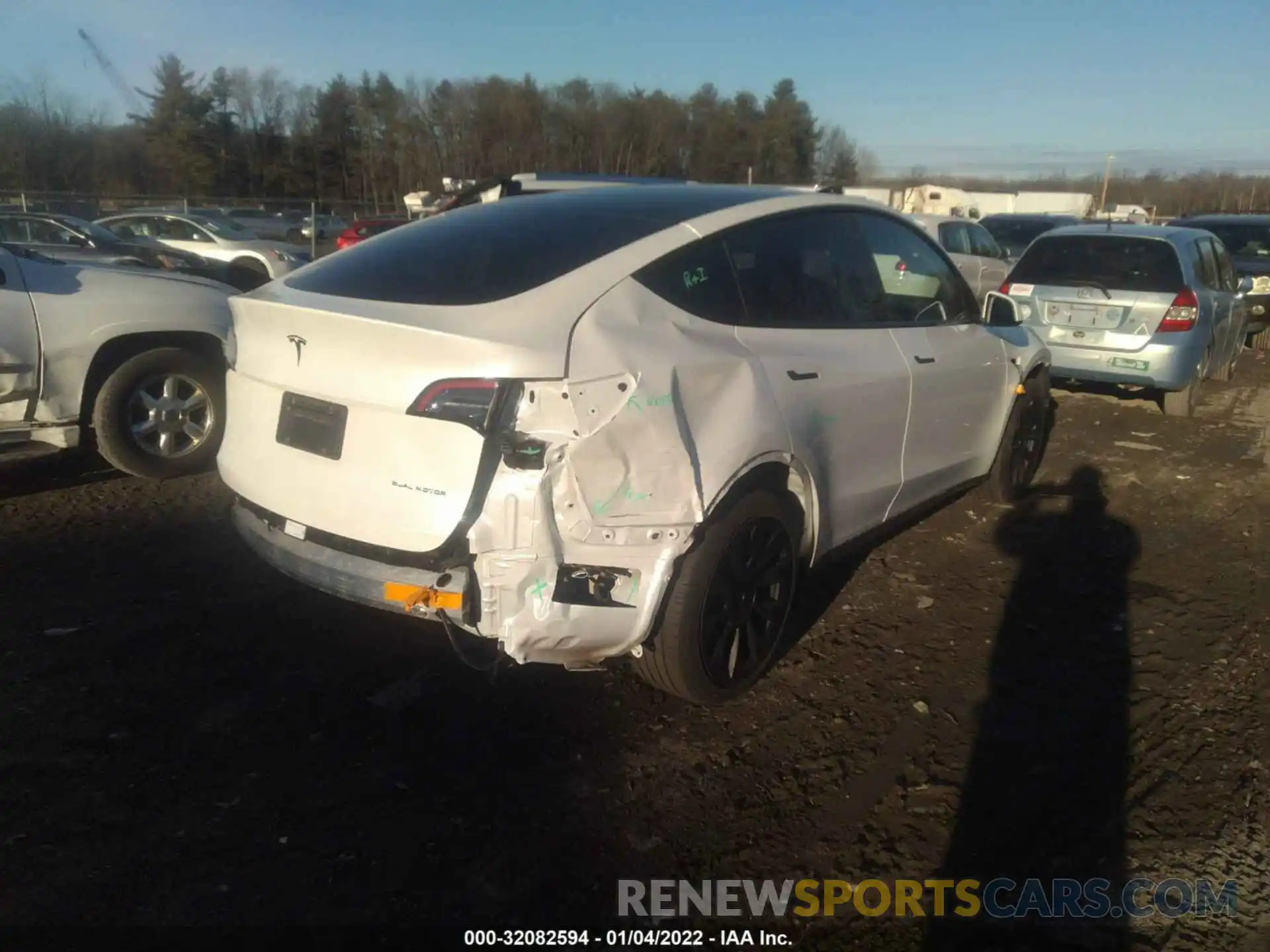 4 Photograph of a damaged car 5YJYGDEE3MF139105 TESLA MODEL Y 2021