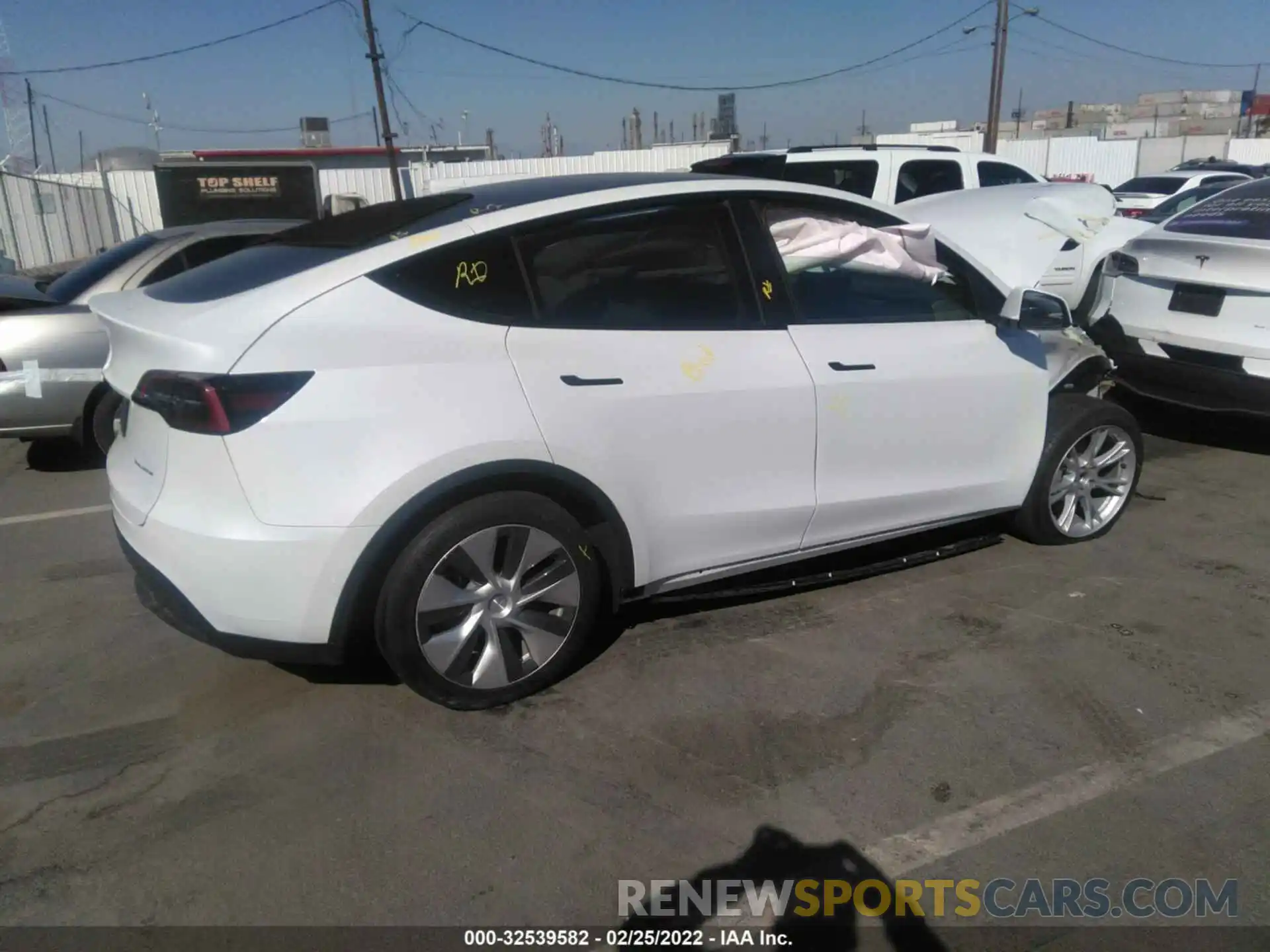 4 Photograph of a damaged car 5YJYGDEE3MF145793 TESLA MODEL Y 2021