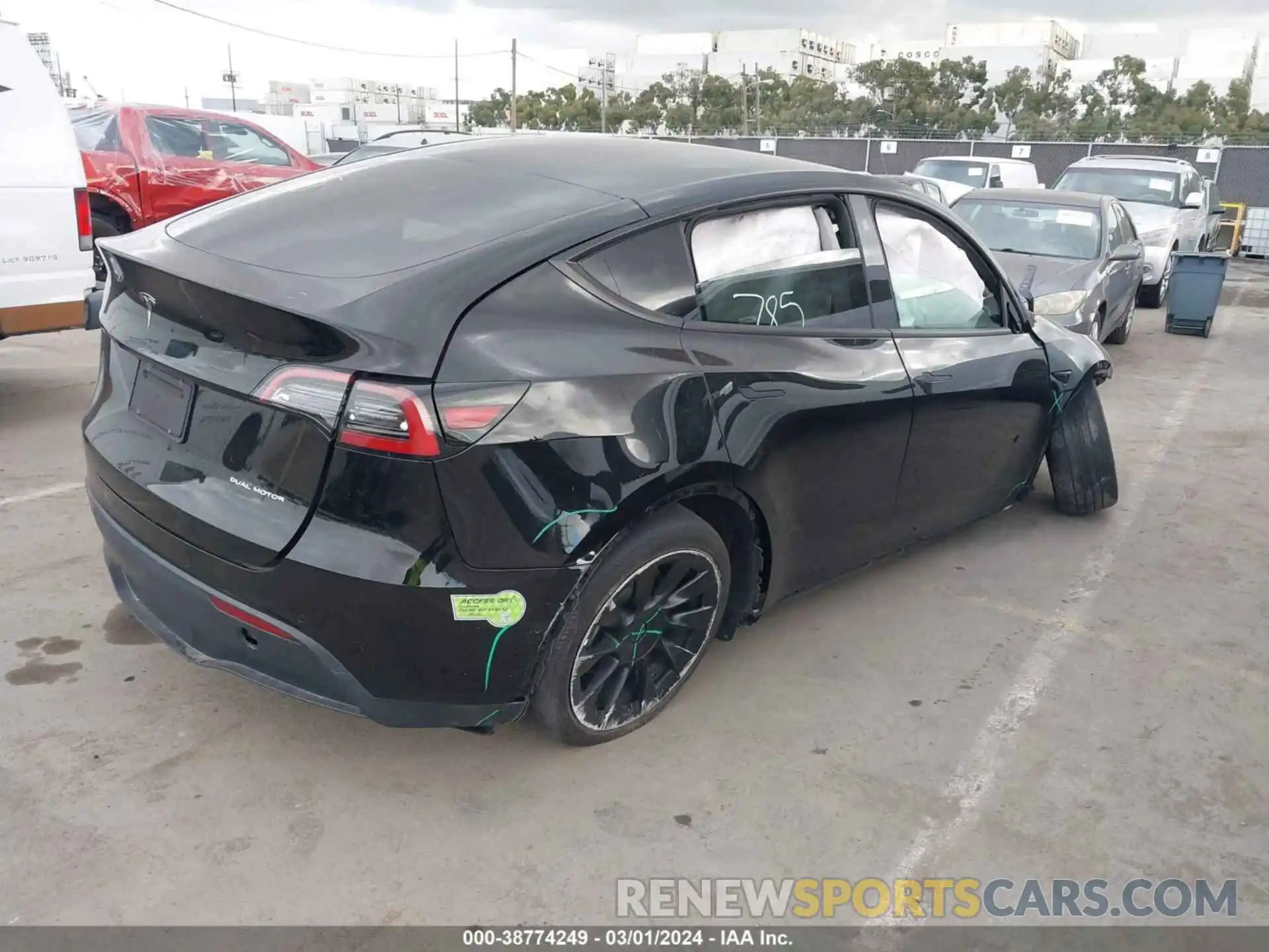 4 Photograph of a damaged car 5YJYGDEE3MF152887 TESLA MODEL Y 2021