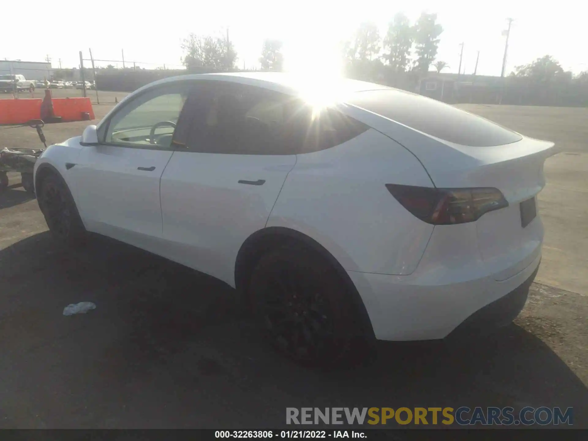 3 Photograph of a damaged car 5YJYGDEE3MF153182 TESLA MODEL Y 2021