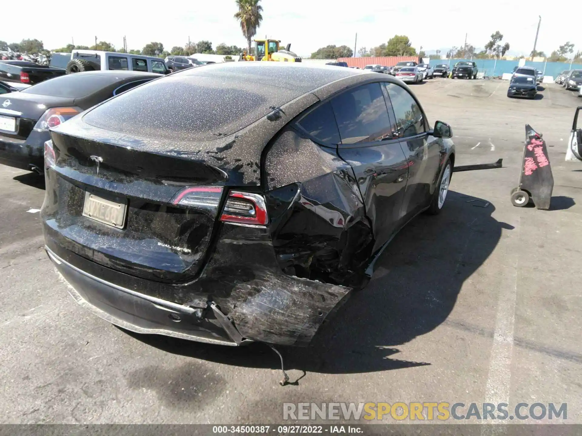 4 Photograph of a damaged car 5YJYGDEE3MF160956 TESLA MODEL Y 2021