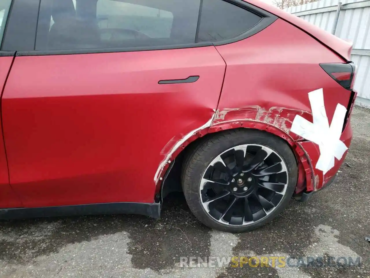 9 Photograph of a damaged car 5YJYGDEE3MF176297 TESLA MODEL Y 2021