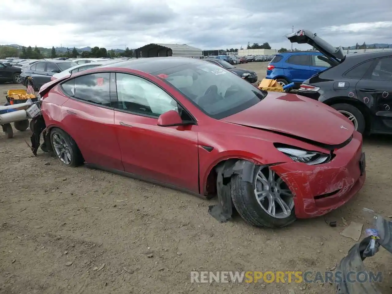 4 Photograph of a damaged car 5YJYGDEE3MF181791 TESLA MODEL Y 2021