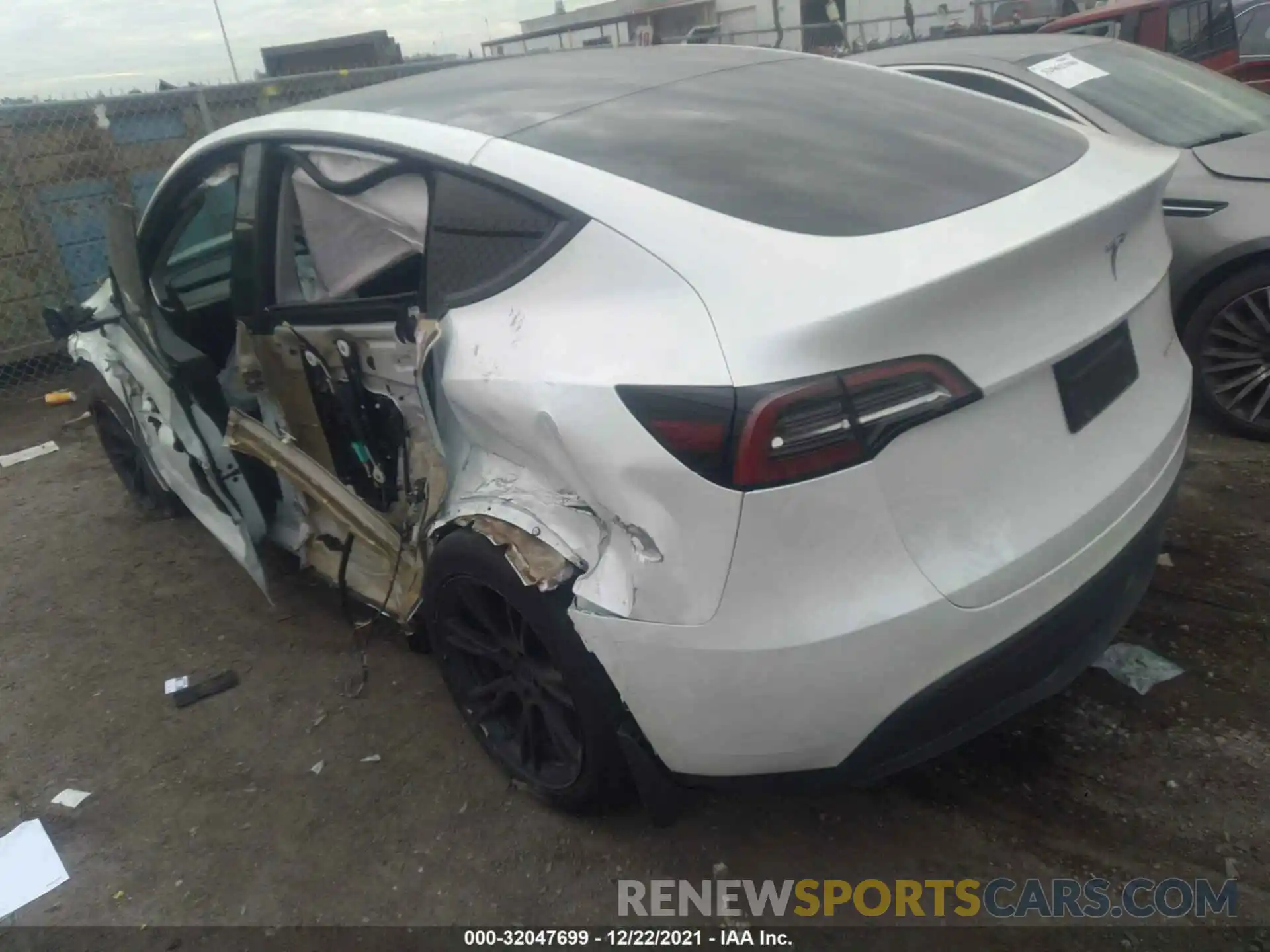 3 Photograph of a damaged car 5YJYGDEE3MF182259 TESLA MODEL Y 2021