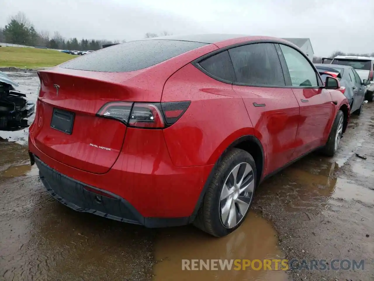 4 Photograph of a damaged car 5YJYGDEE3MF186487 TESLA MODEL Y 2021