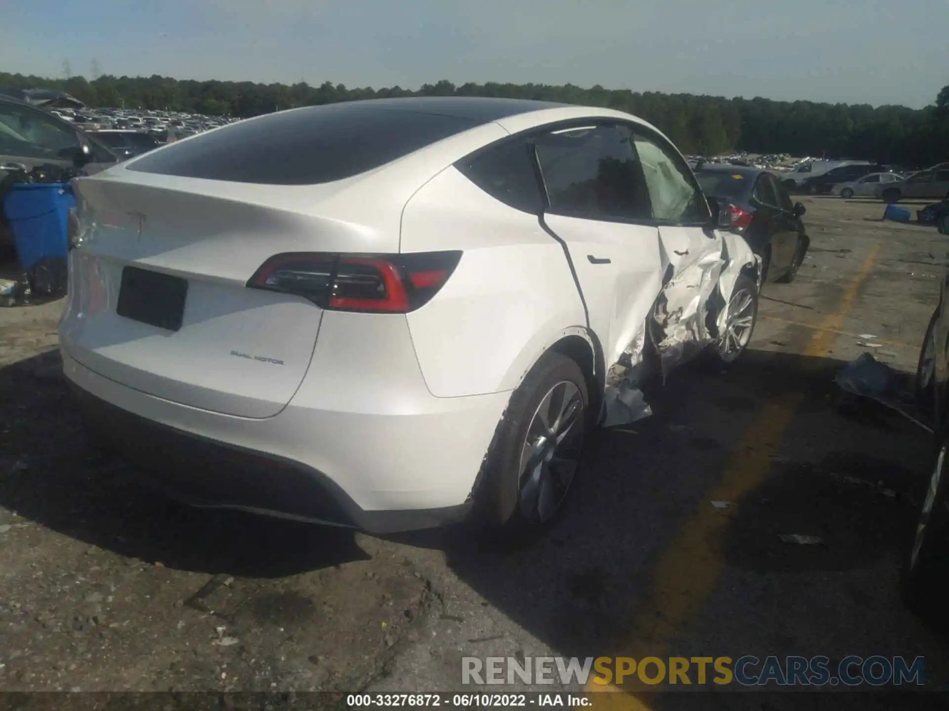 4 Photograph of a damaged car 5YJYGDEE3MF186862 TESLA MODEL Y 2021