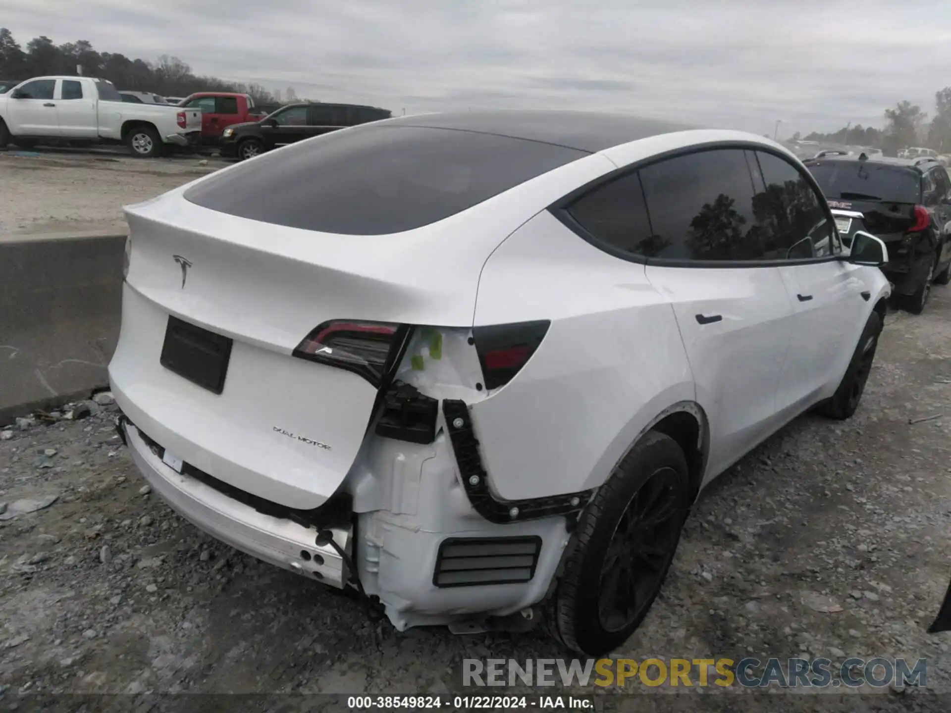 4 Photograph of a damaged car 5YJYGDEE3MF188529 TESLA MODEL Y 2021