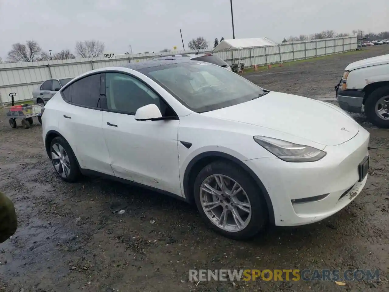 4 Photograph of a damaged car 5YJYGDEE3MF191415 TESLA MODEL Y 2021