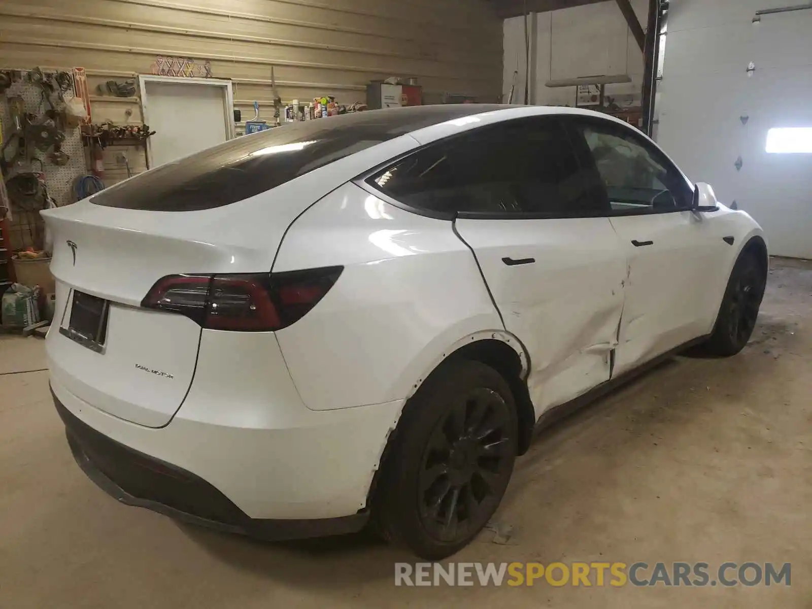 4 Photograph of a damaged car 5YJYGDEE3MF192189 TESLA MODEL Y 2021