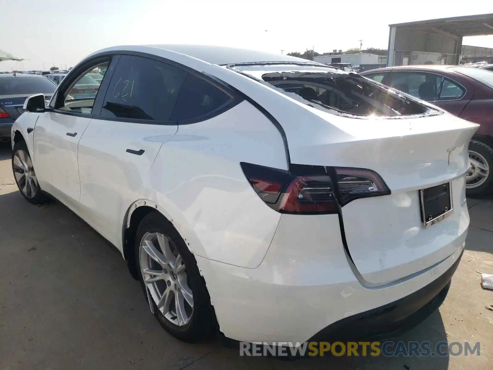 3 Photograph of a damaged car 5YJYGDEE3MF193357 TESLA MODEL Y 2021