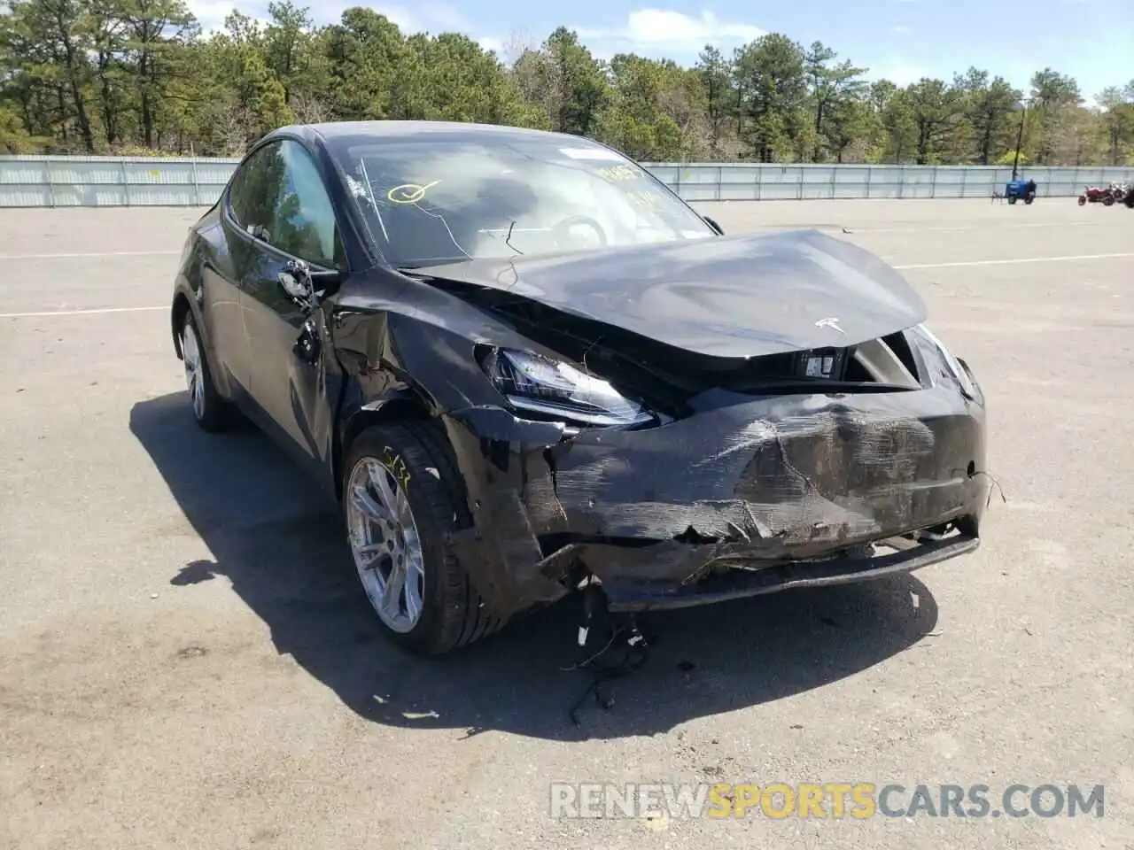 1 Photograph of a damaged car 5YJYGDEE3MF196873 TESLA MODEL Y 2021