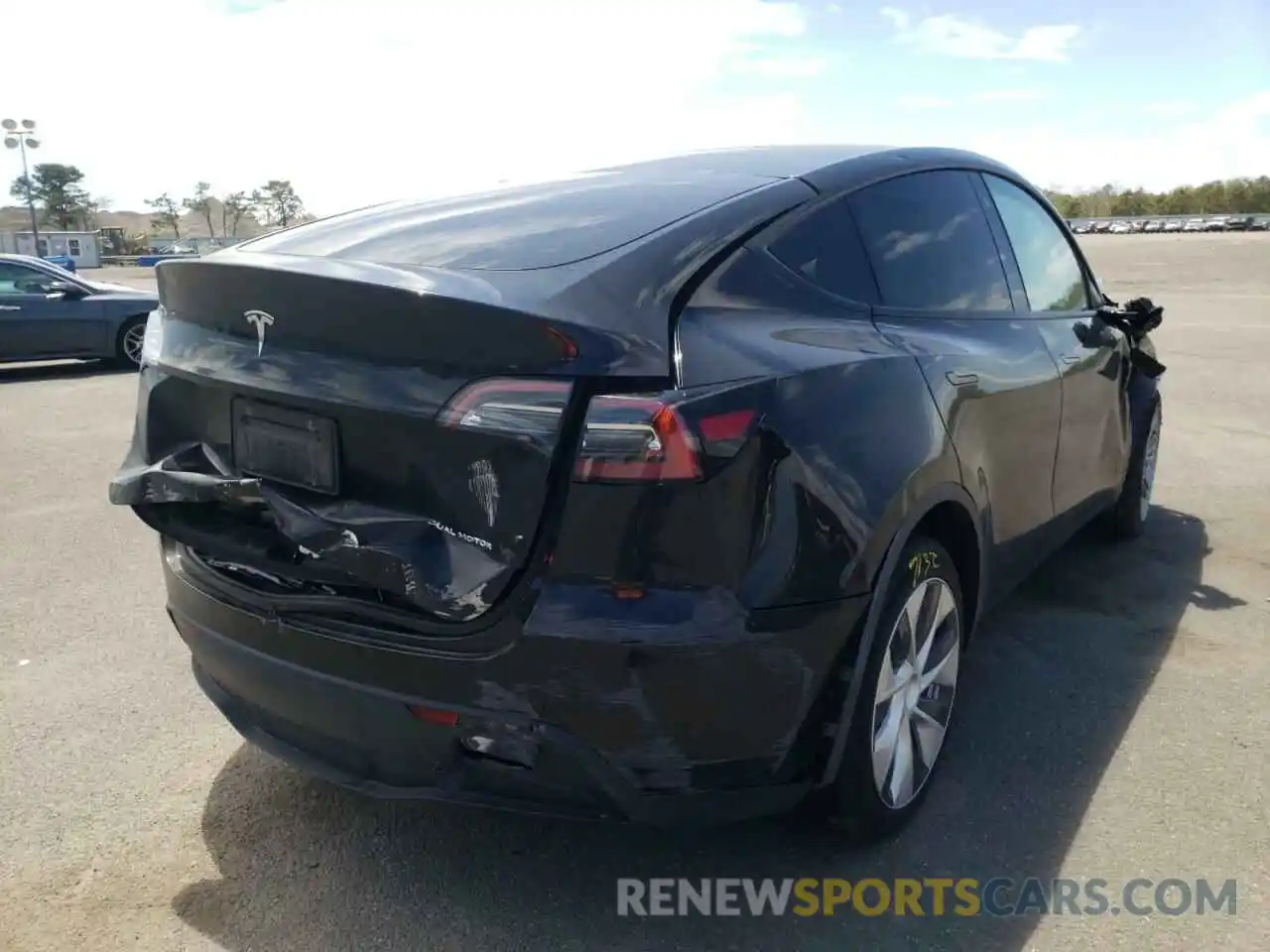 4 Photograph of a damaged car 5YJYGDEE3MF196873 TESLA MODEL Y 2021