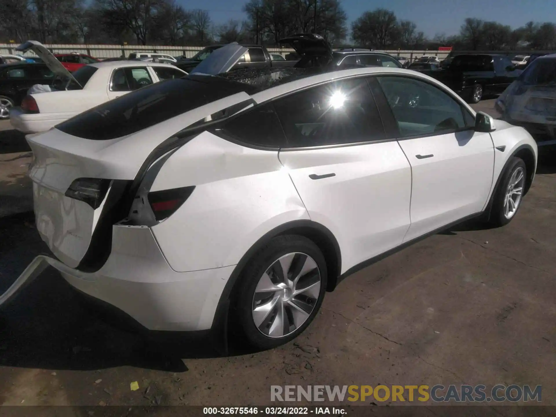 4 Photograph of a damaged car 5YJYGDEE3MF210206 TESLA MODEL Y 2021