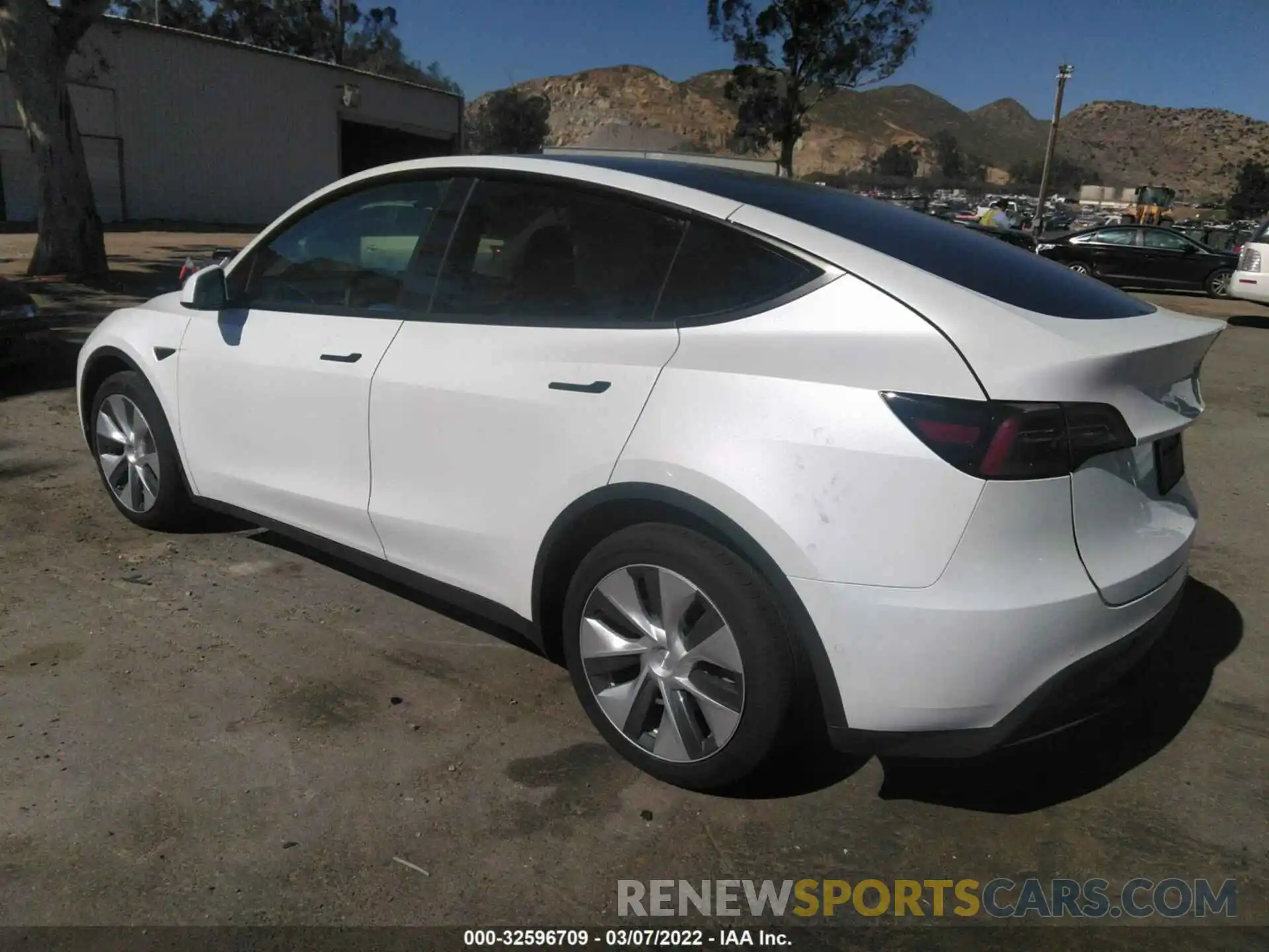 3 Photograph of a damaged car 5YJYGDEE3MF233131 TESLA MODEL Y 2021