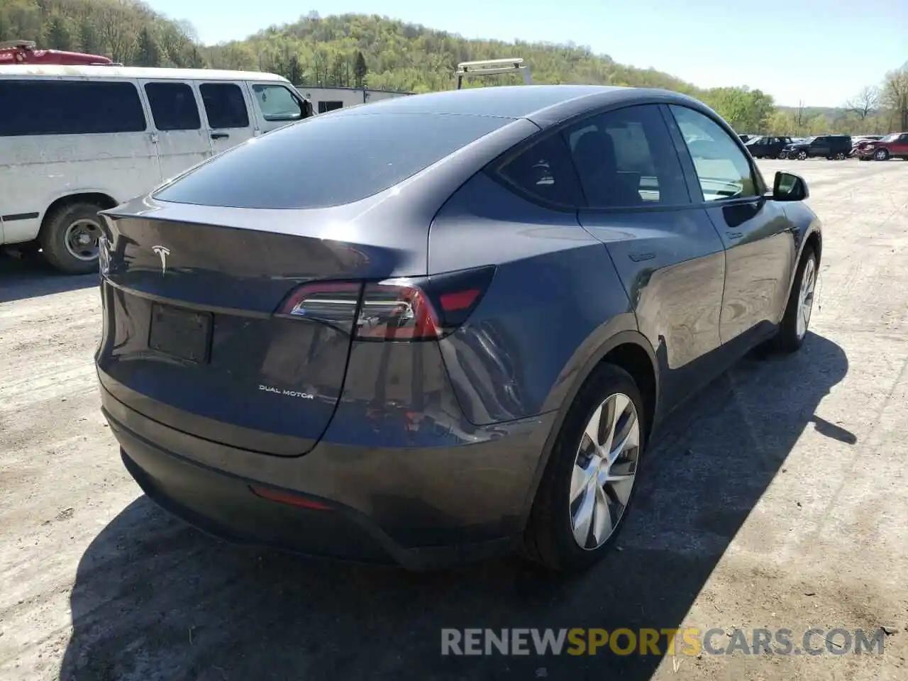 4 Photograph of a damaged car 5YJYGDEE3MF241035 TESLA MODEL Y 2021