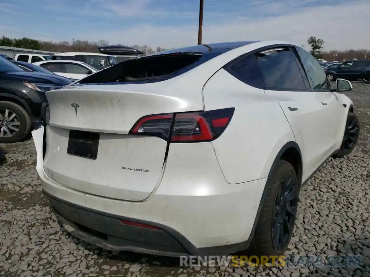 4 Photograph of a damaged car 5YJYGDEE3MF243187 TESLA MODEL Y 2021