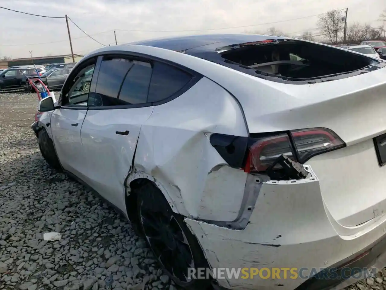 9 Photograph of a damaged car 5YJYGDEE3MF243187 TESLA MODEL Y 2021