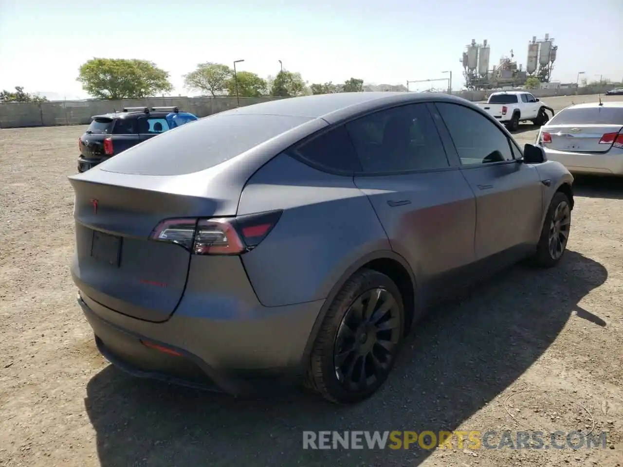 4 Photograph of a damaged car 5YJYGDEE3MF246963 TESLA MODEL Y 2021