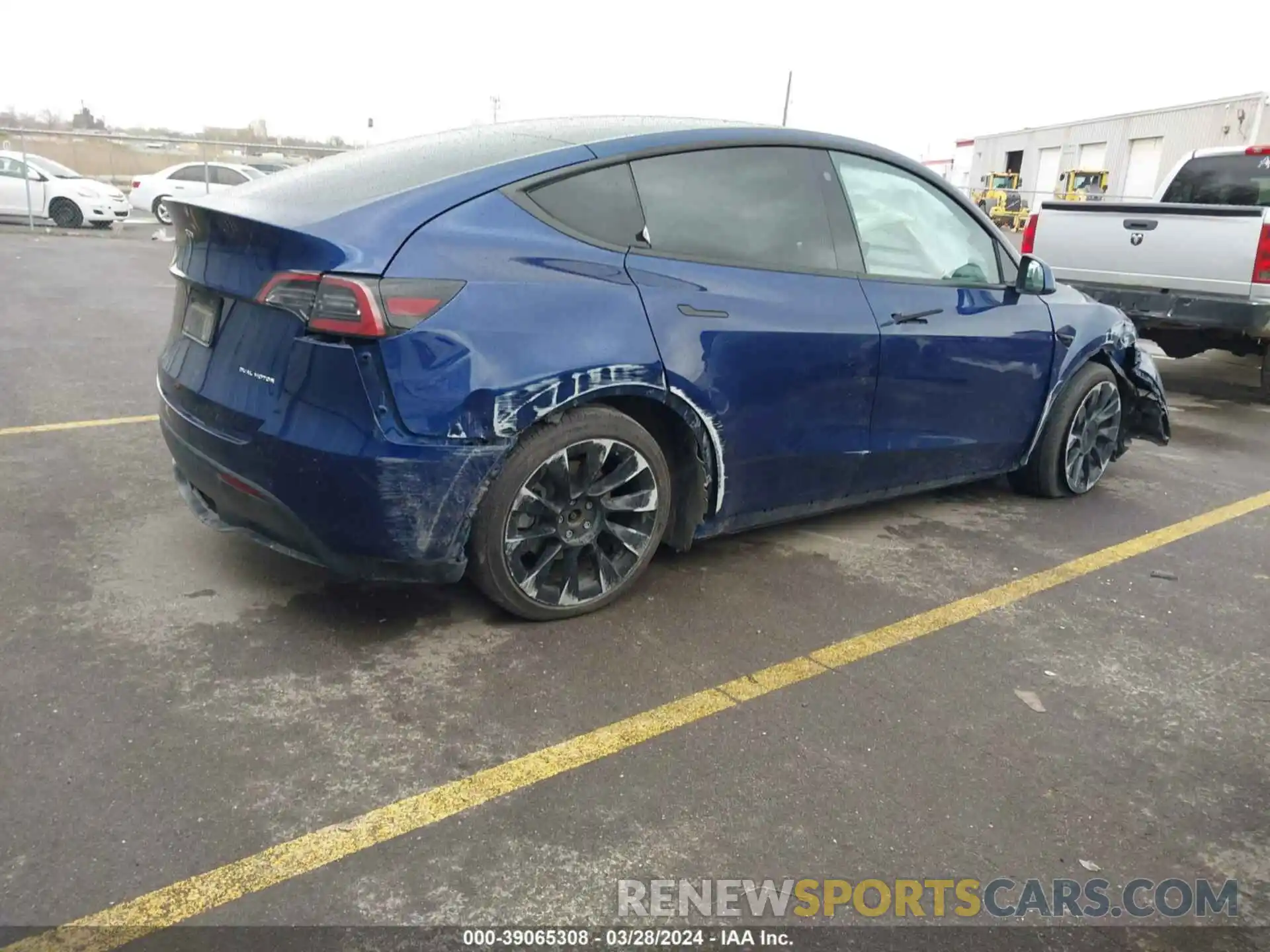 4 Photograph of a damaged car 5YJYGDEE3MF255971 TESLA MODEL Y 2021