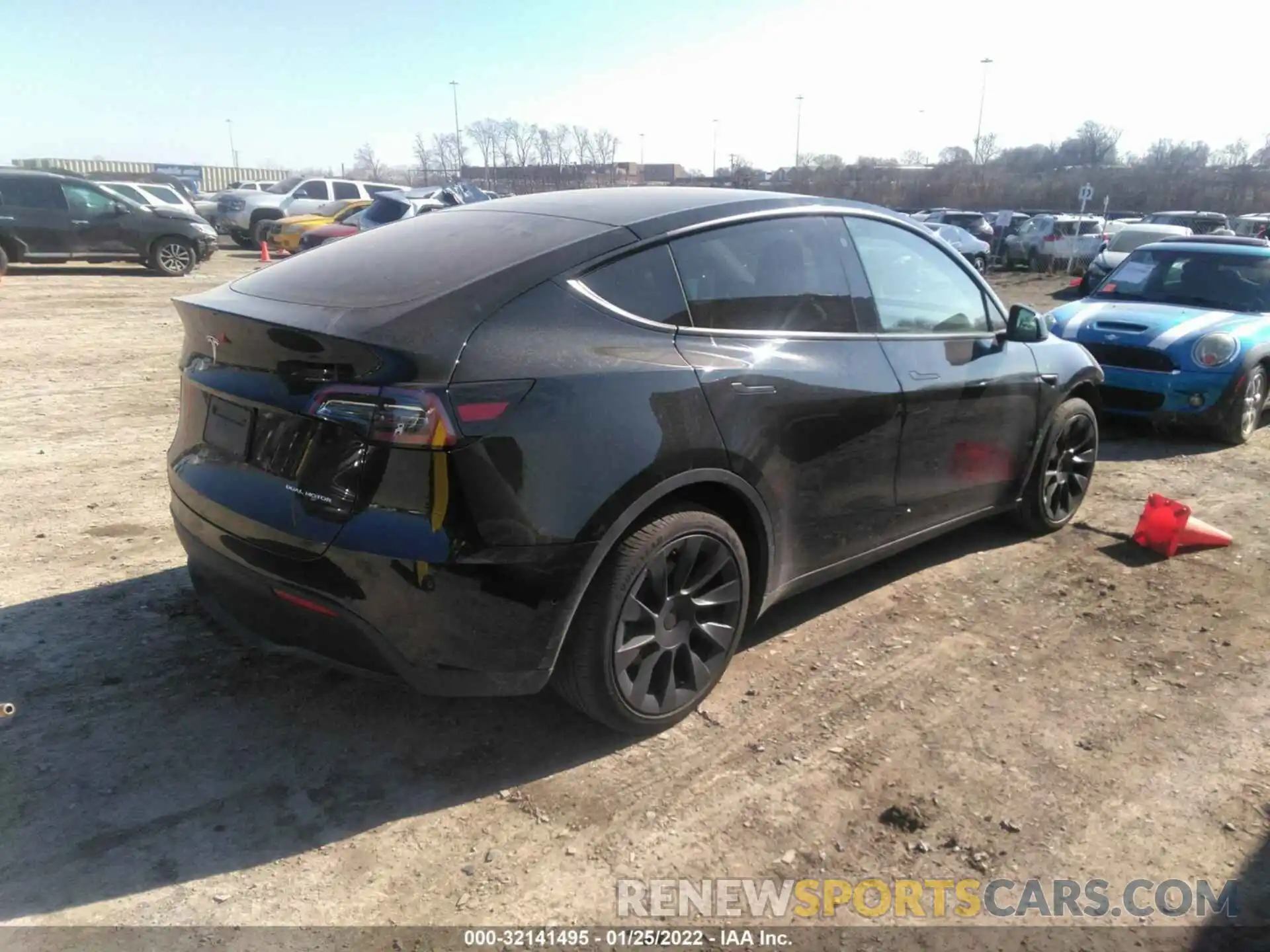 4 Photograph of a damaged car 5YJYGDEE3MF256425 TESLA MODEL Y 2021