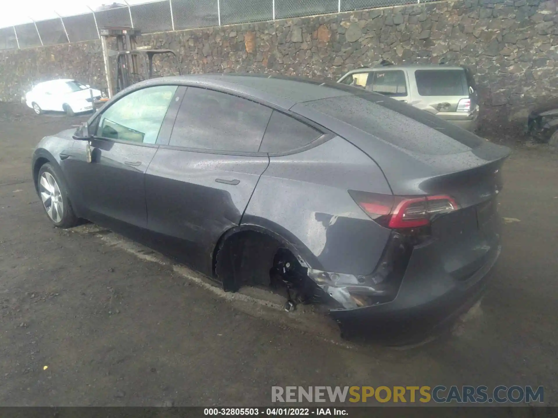 3 Photograph of a damaged car 5YJYGDEE3MF260166 TESLA MODEL Y 2021