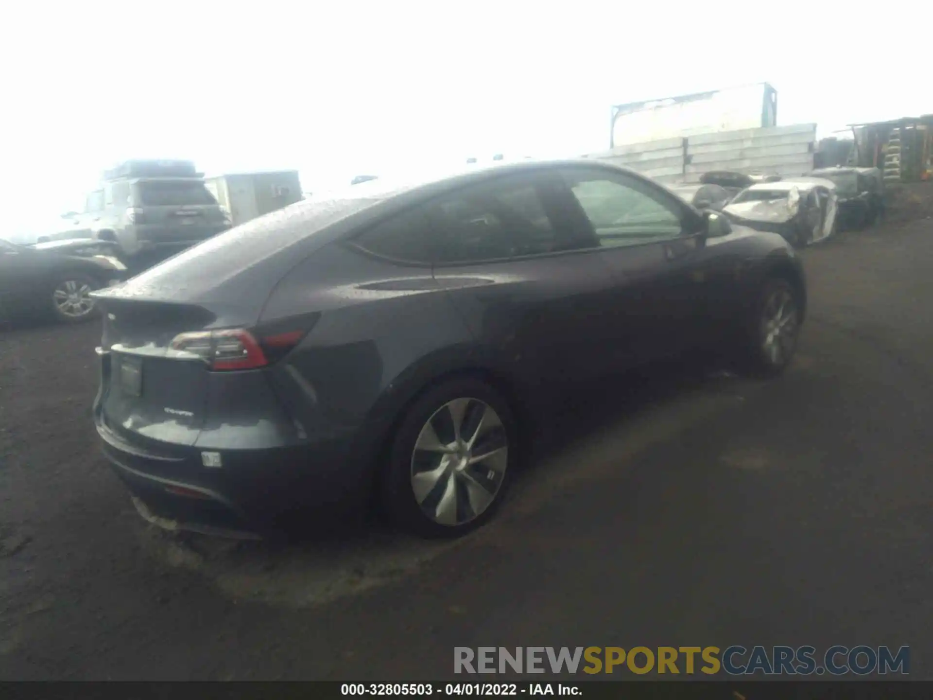 4 Photograph of a damaged car 5YJYGDEE3MF260166 TESLA MODEL Y 2021