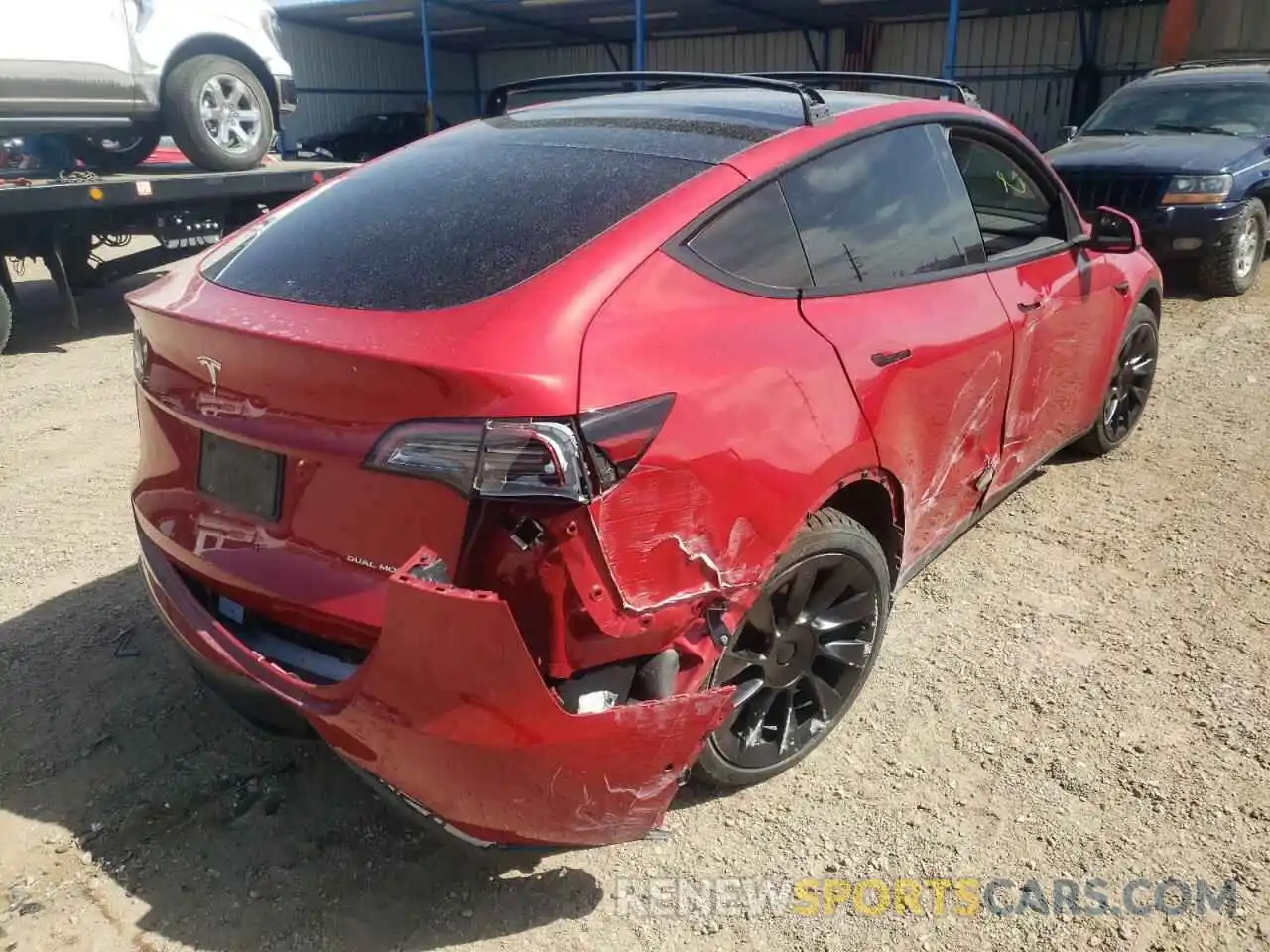 4 Photograph of a damaged car 5YJYGDEE3MF262709 TESLA MODEL Y 2021