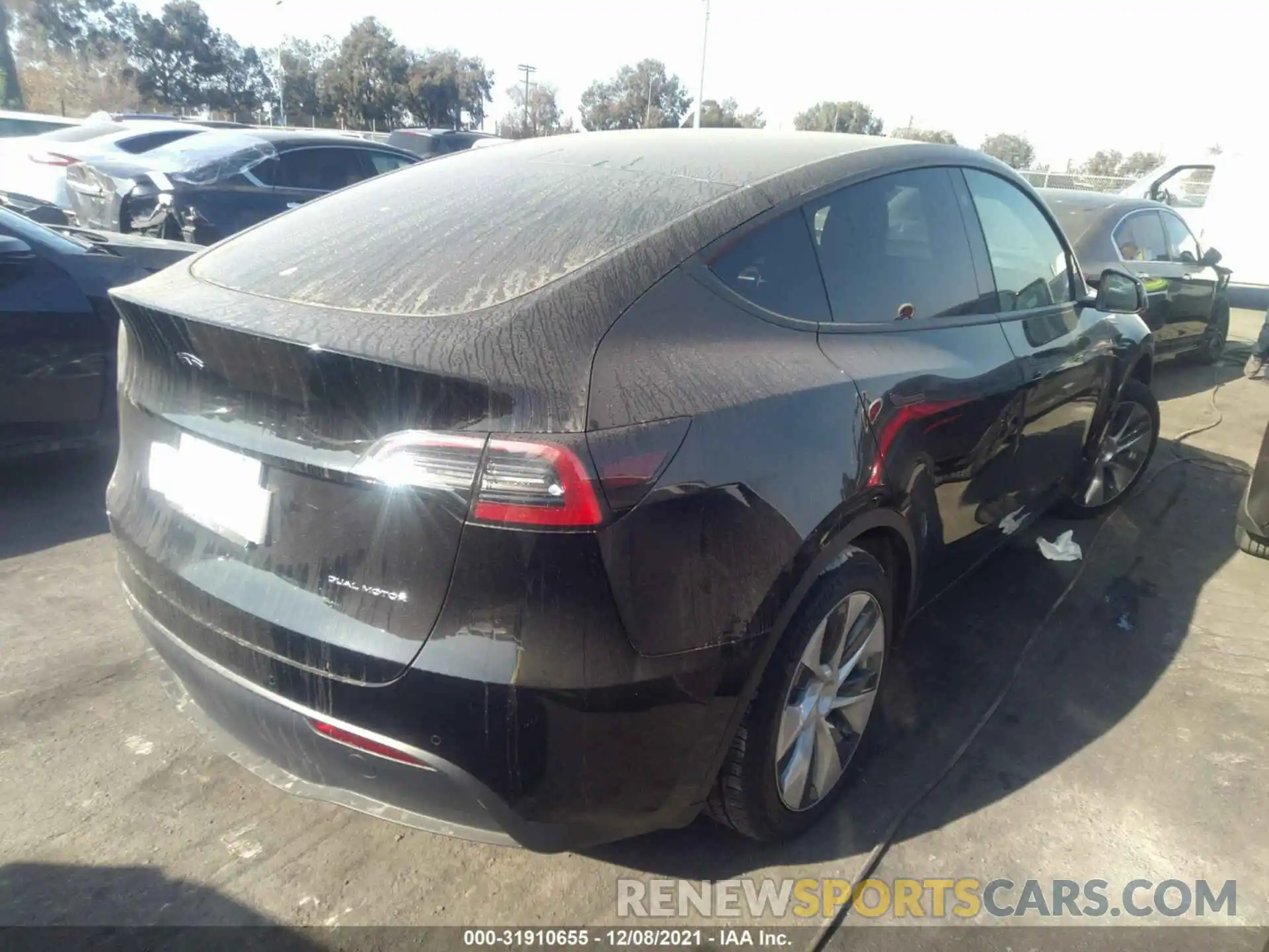 4 Photograph of a damaged car 5YJYGDEE3MF270051 TESLA MODEL Y 2021