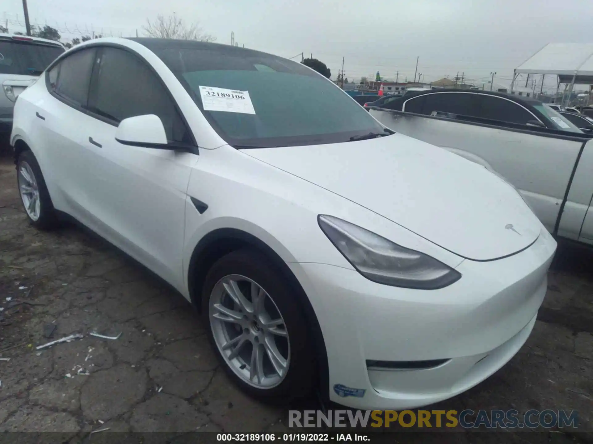 1 Photograph of a damaged car 5YJYGDEE3MF272589 TESLA MODEL Y 2021