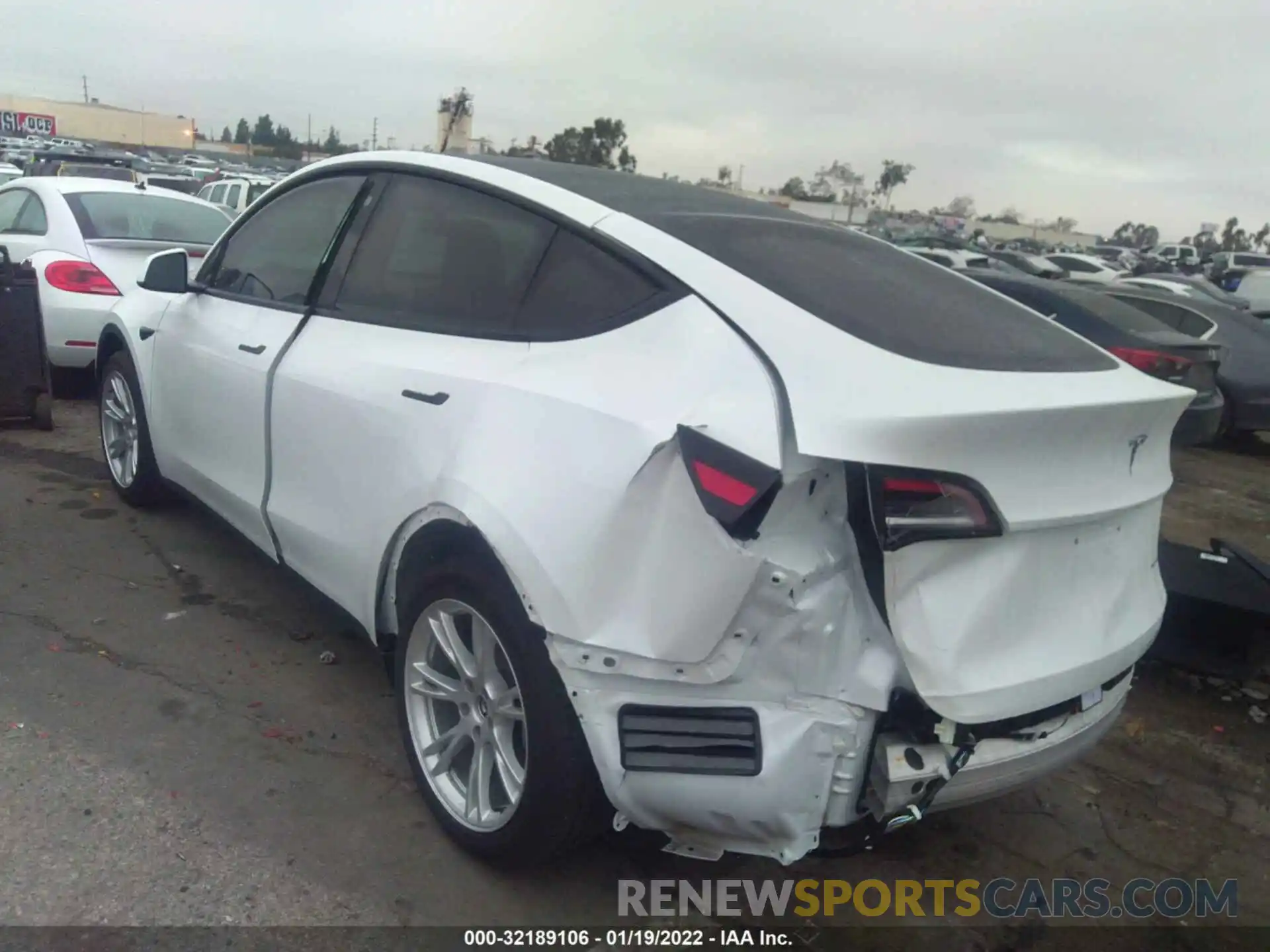 3 Photograph of a damaged car 5YJYGDEE3MF272589 TESLA MODEL Y 2021