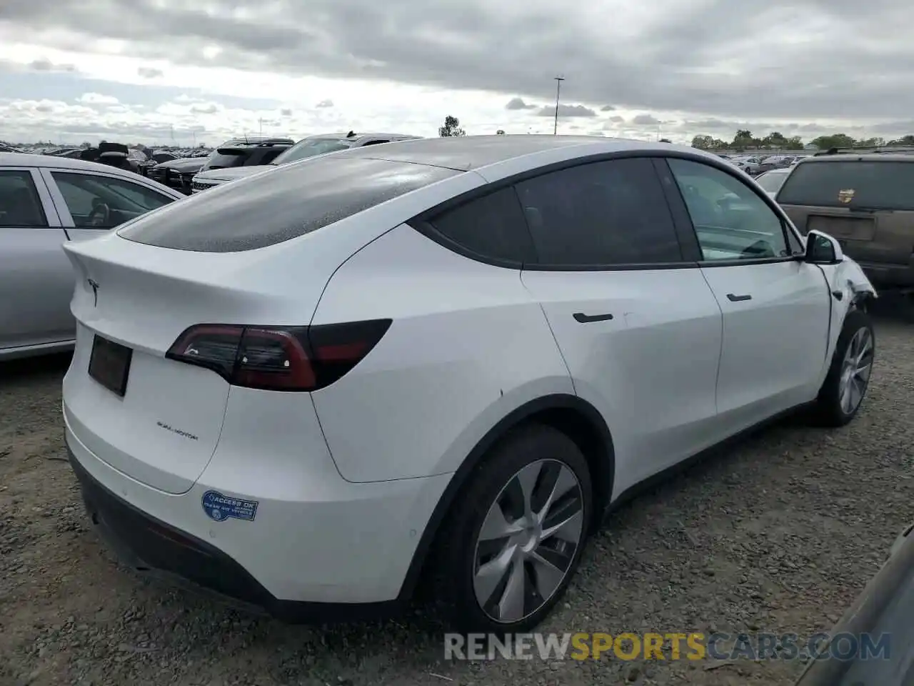 3 Photograph of a damaged car 5YJYGDEE3MF276075 TESLA MODEL Y 2021