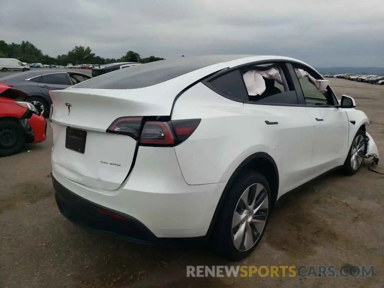 4 Photograph of a damaged car 5YJYGDEE3MF279039 TESLA MODEL Y 2021