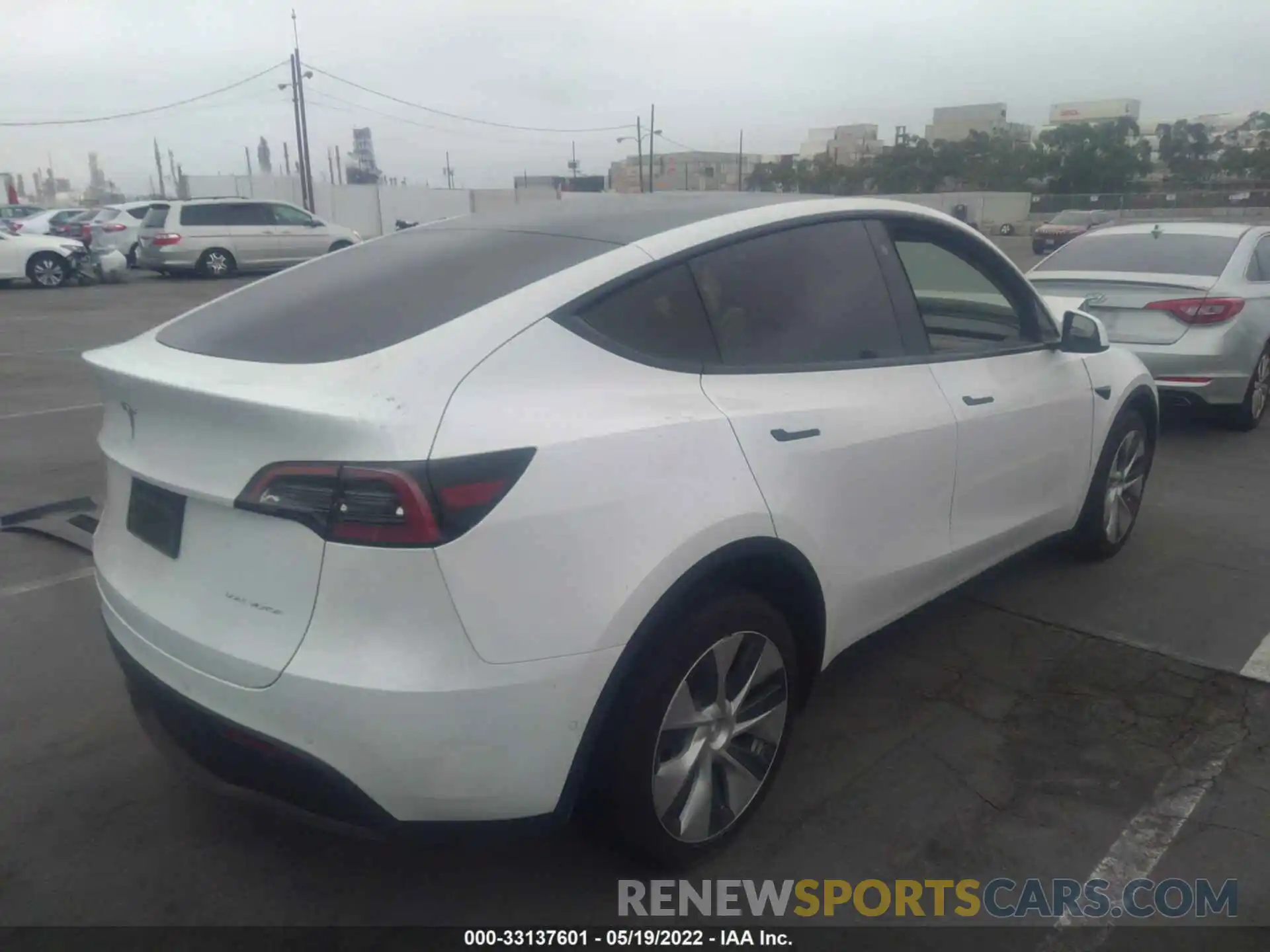 4 Photograph of a damaged car 5YJYGDEE3MF282491 TESLA MODEL Y 2021