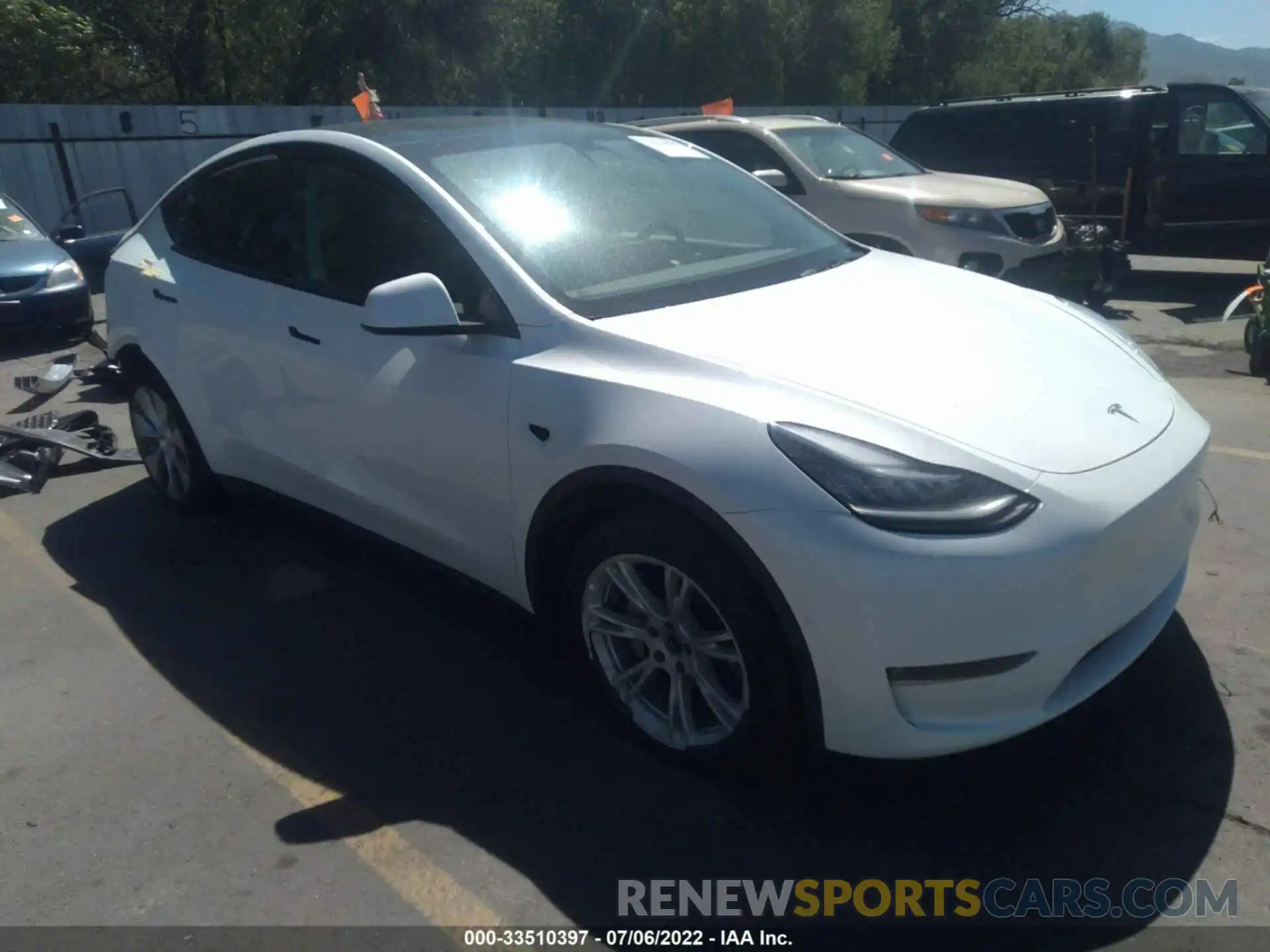 1 Photograph of a damaged car 5YJYGDEE3MF294222 TESLA MODEL Y 2021