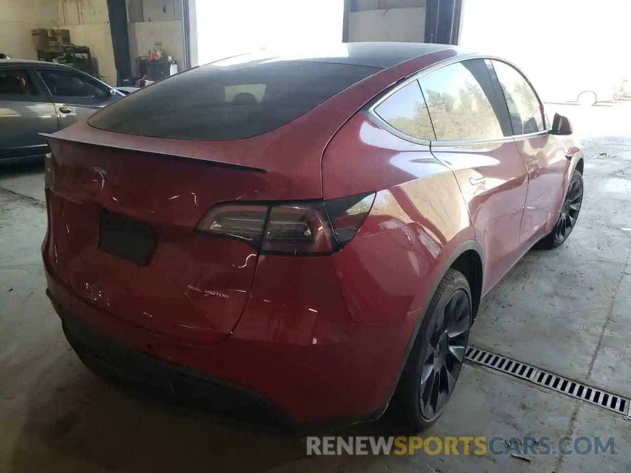 4 Photograph of a damaged car 5YJYGDEE3MF297847 TESLA MODEL Y 2021