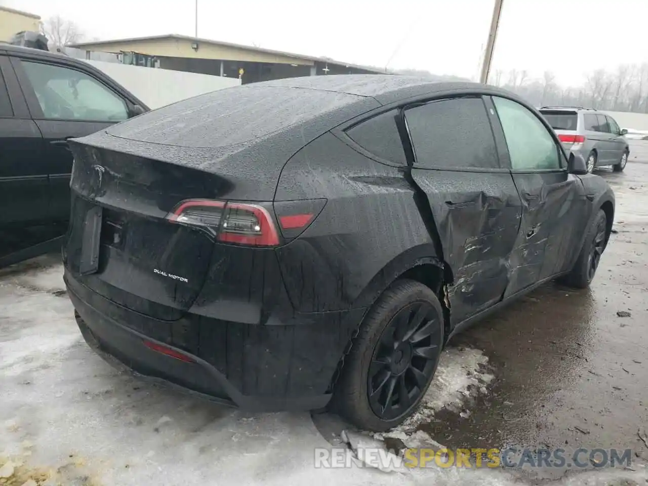 4 Photograph of a damaged car 5YJYGDEE3MF298867 TESLA MODEL Y 2021