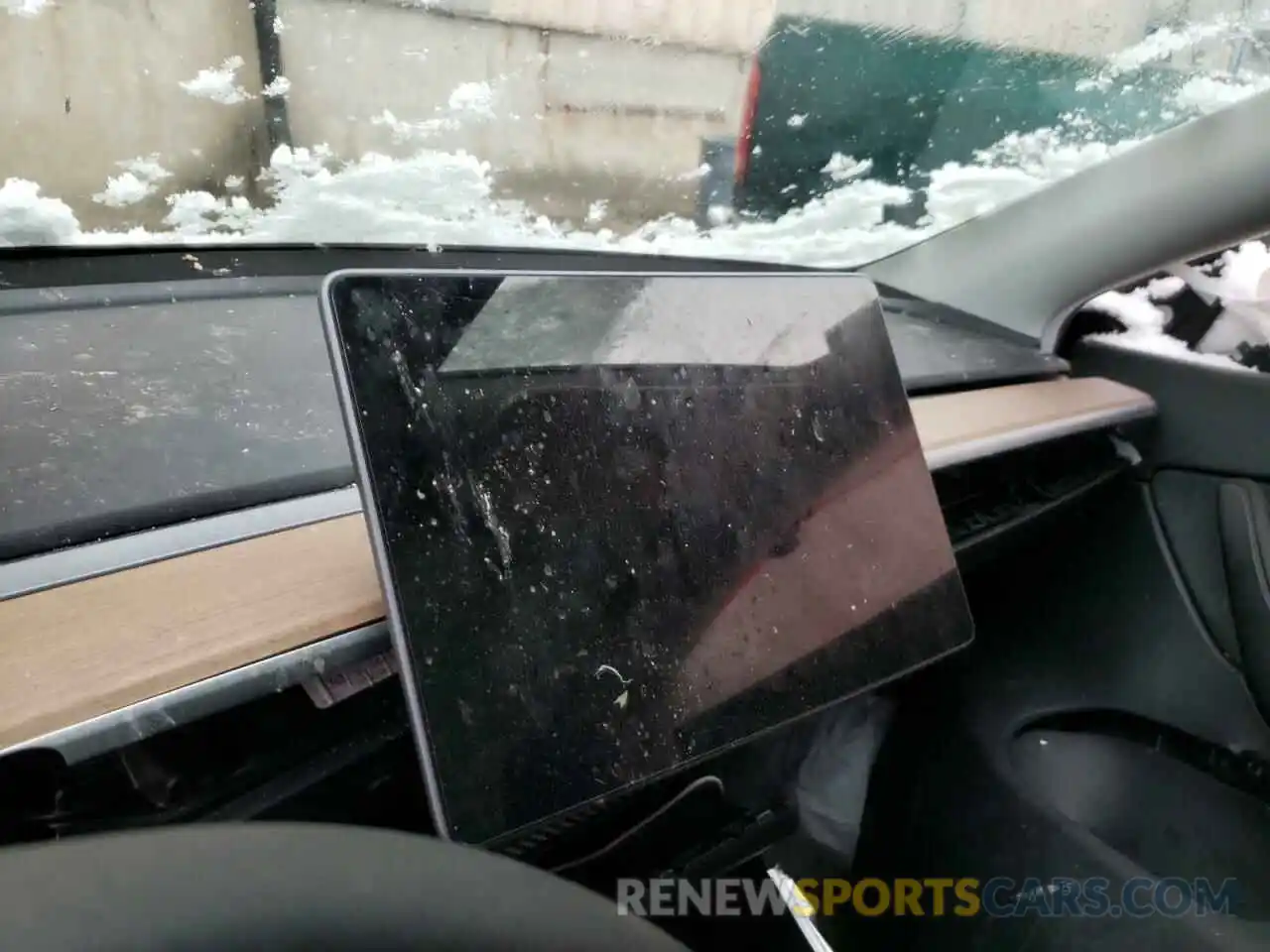 8 Photograph of a damaged car 5YJYGDEE4LF035933 TESLA MODEL Y 2021